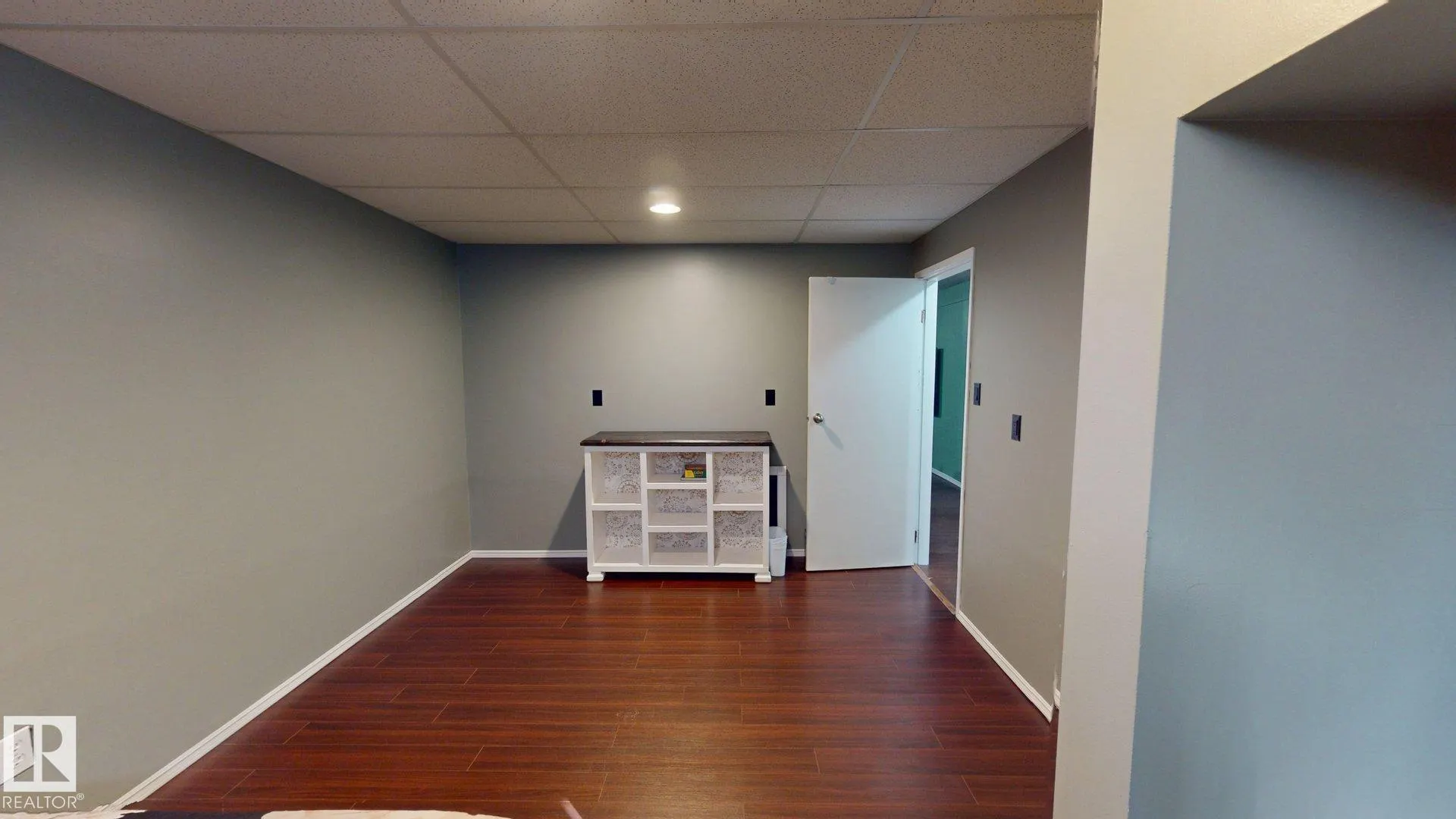5616 45 ave