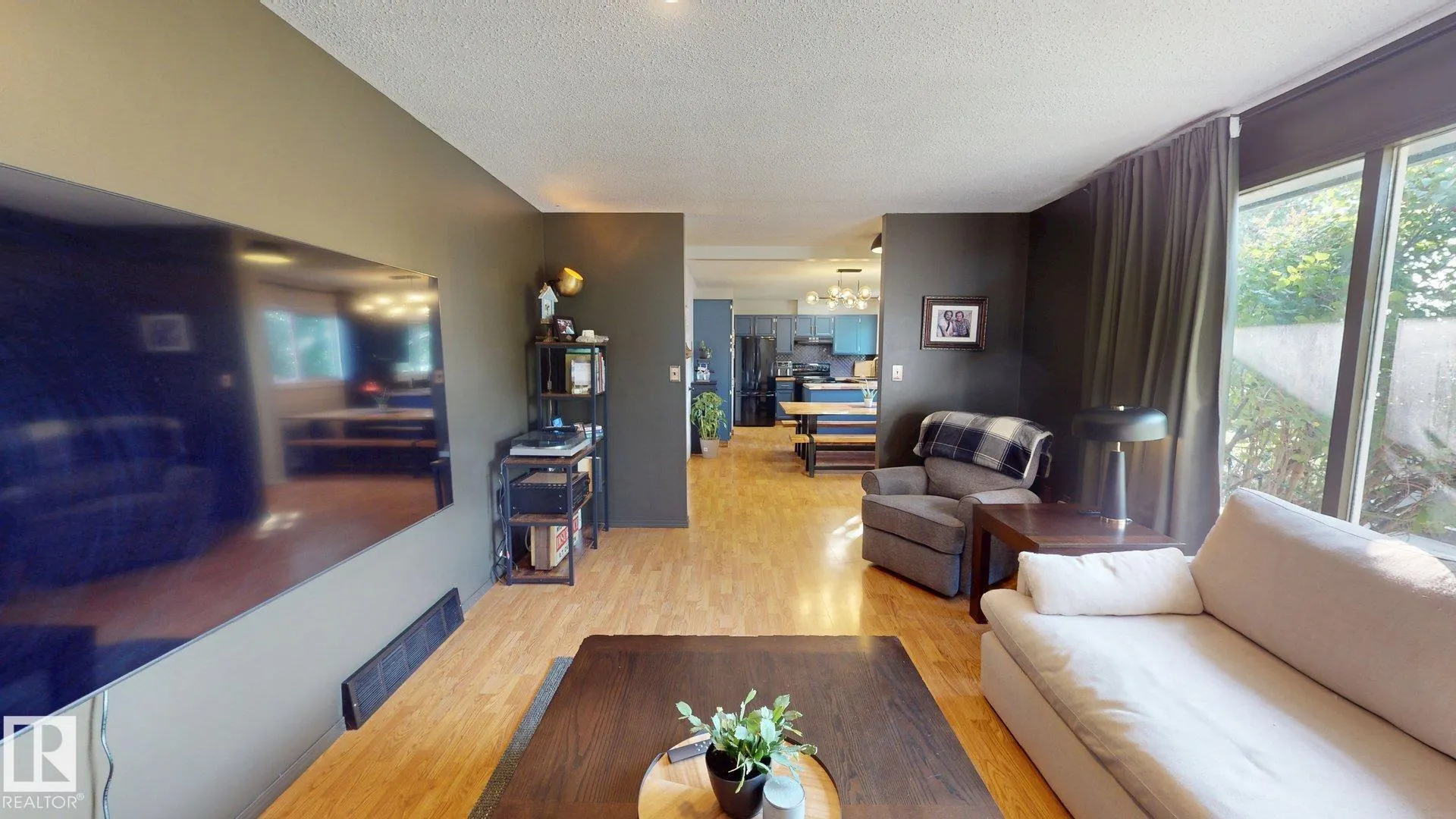5616 45 ave