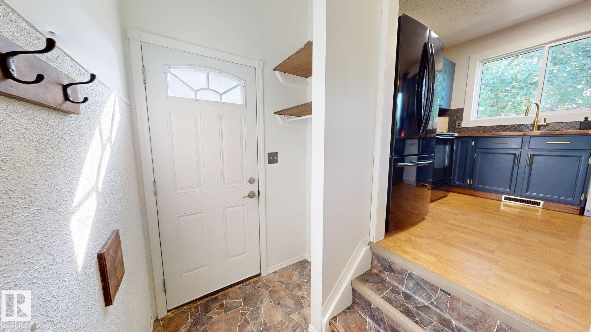 5616 45 ave