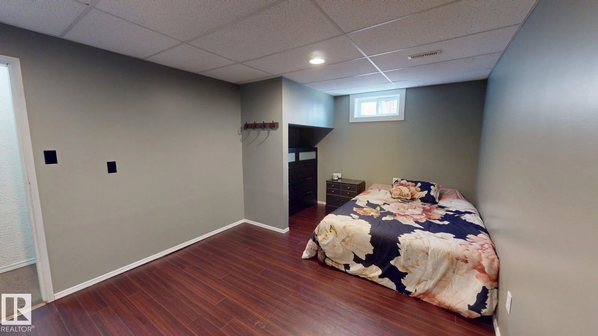 5616 45 ave