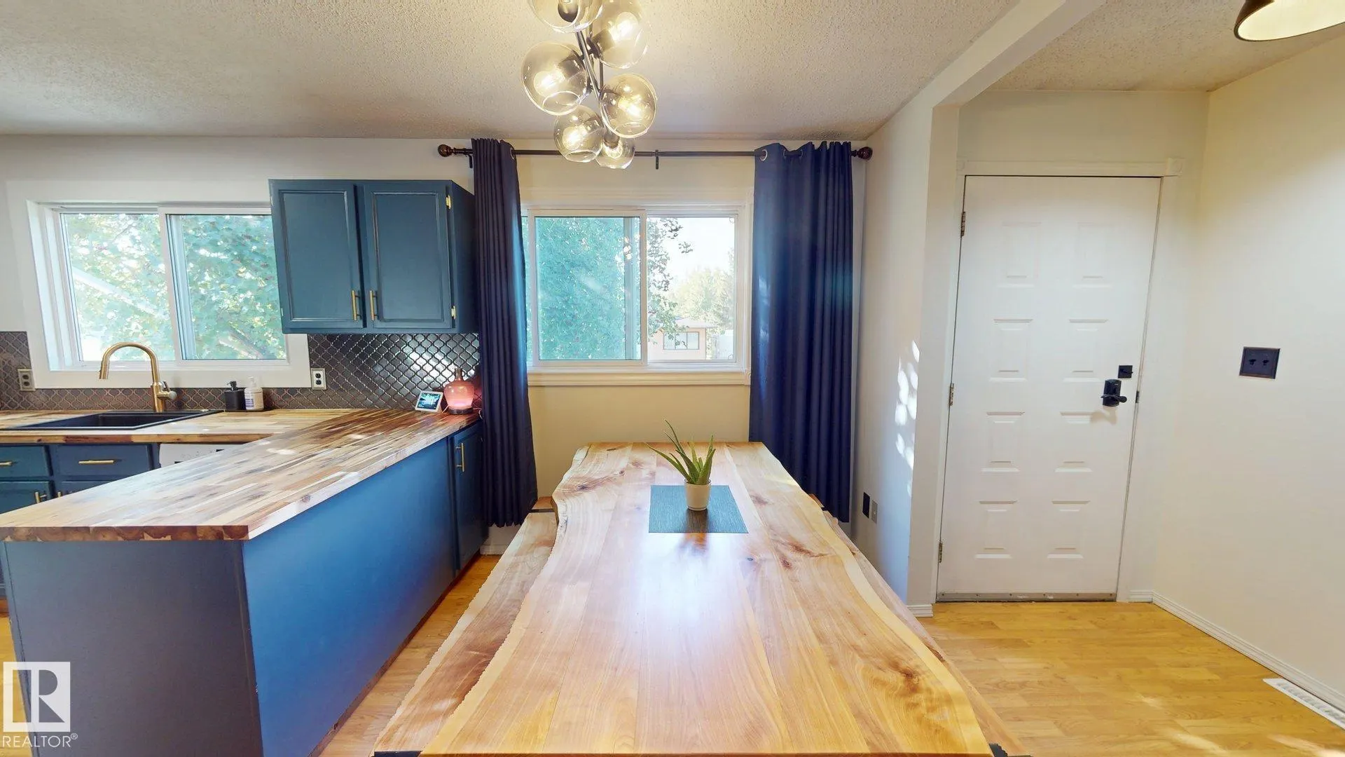 5616 45 ave