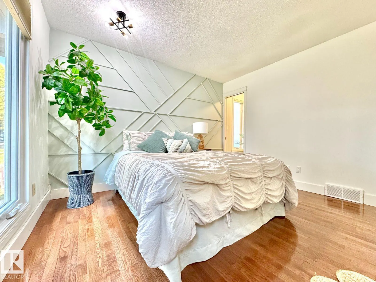 17 LONGVIEW Crescent