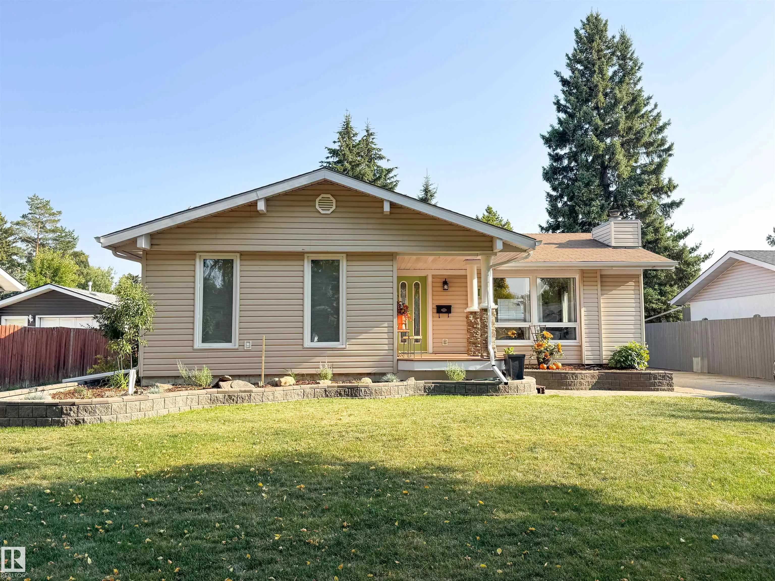 17 LONGVIEW Crescent