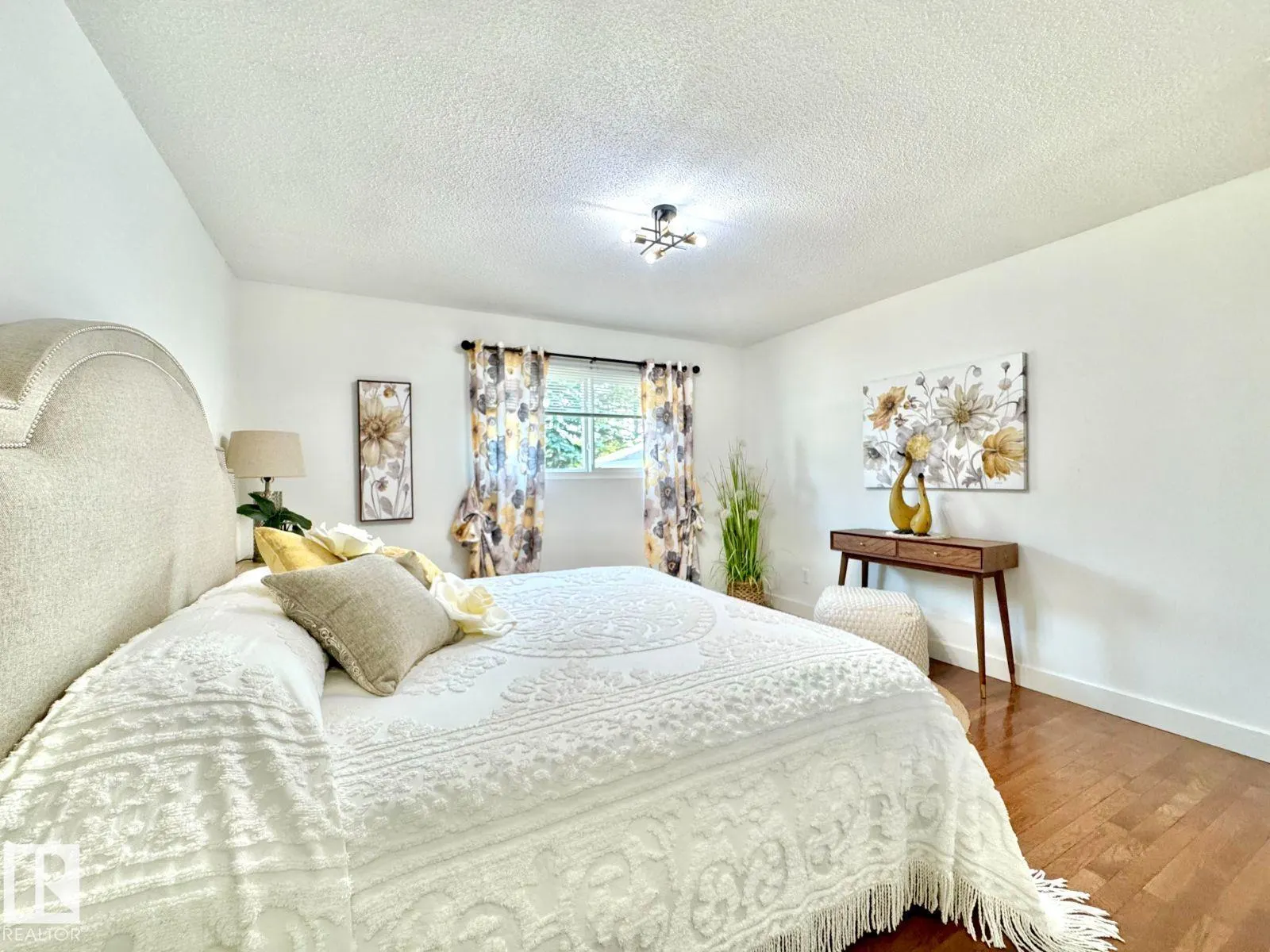 17 LONGVIEW Crescent