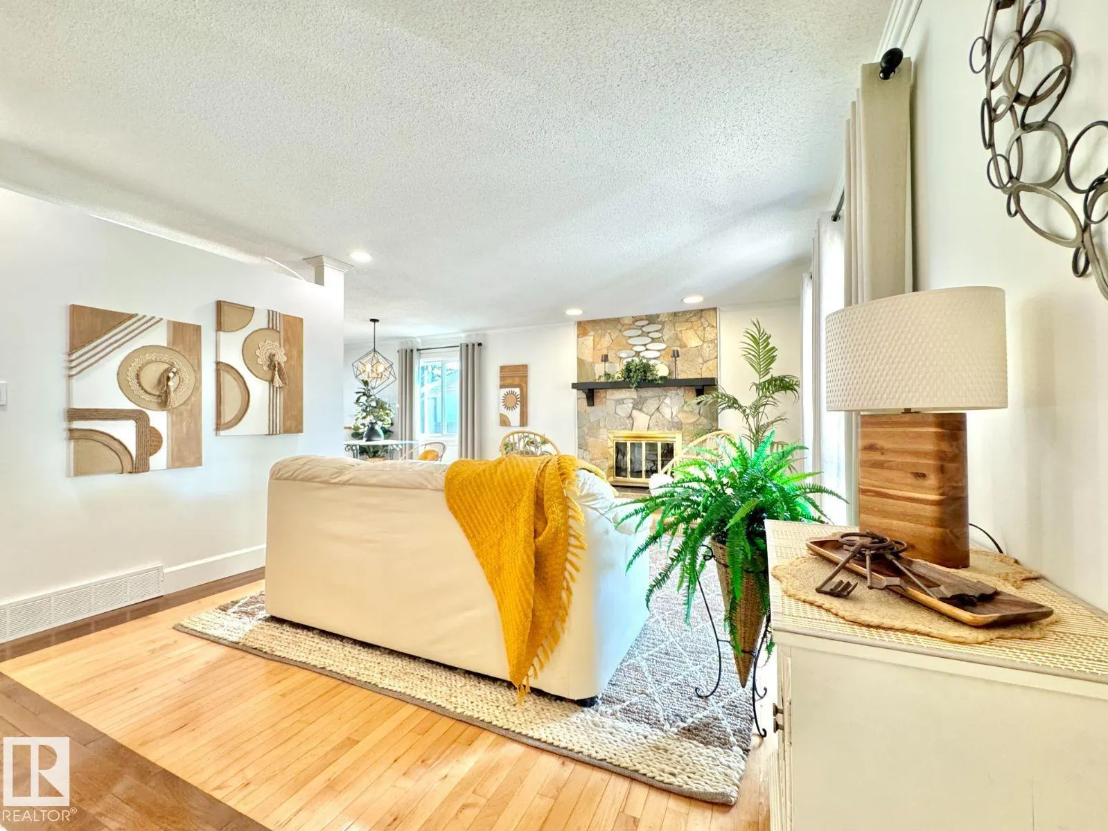 17 LONGVIEW Crescent