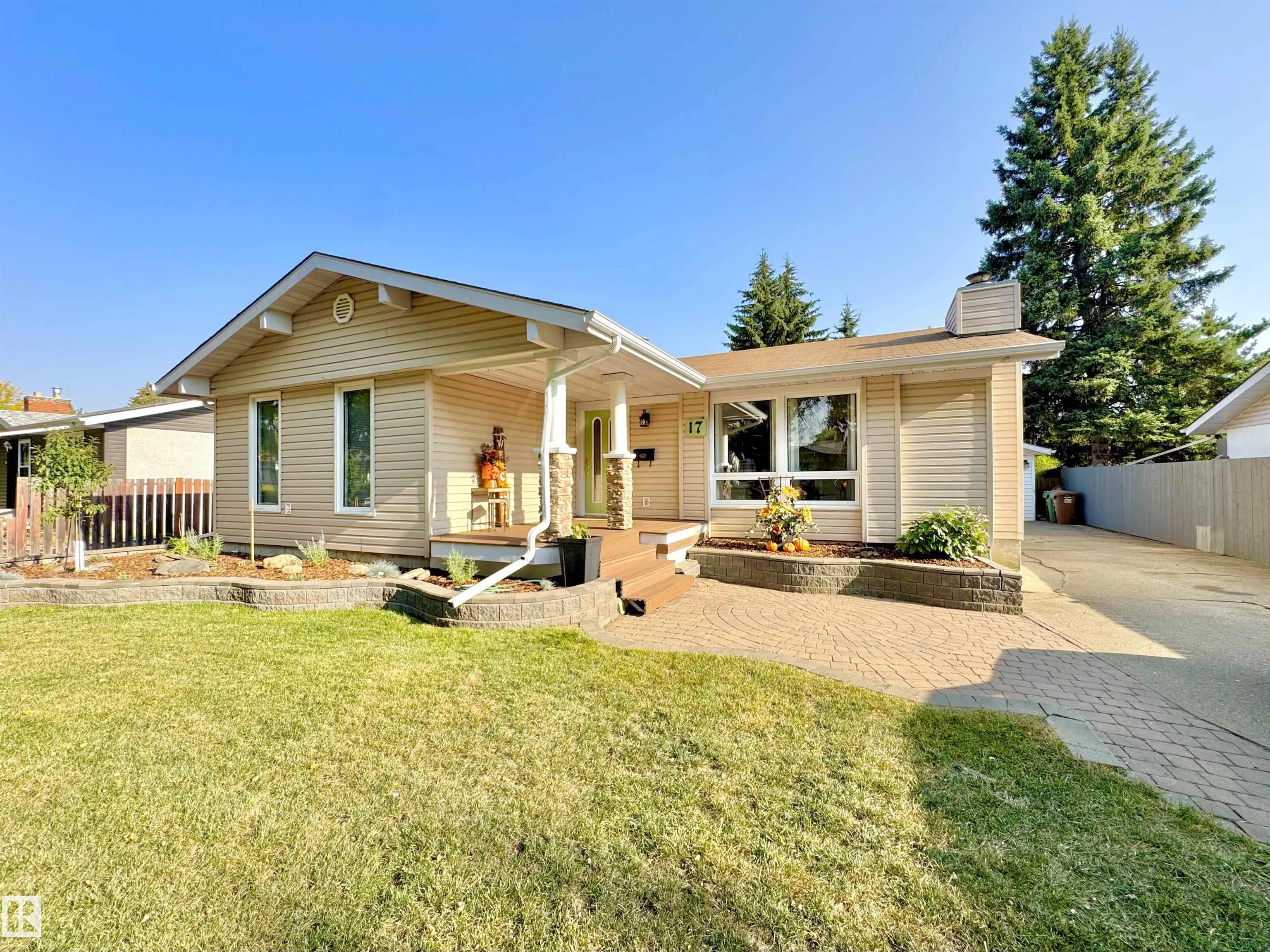 17 LONGVIEW Crescent
