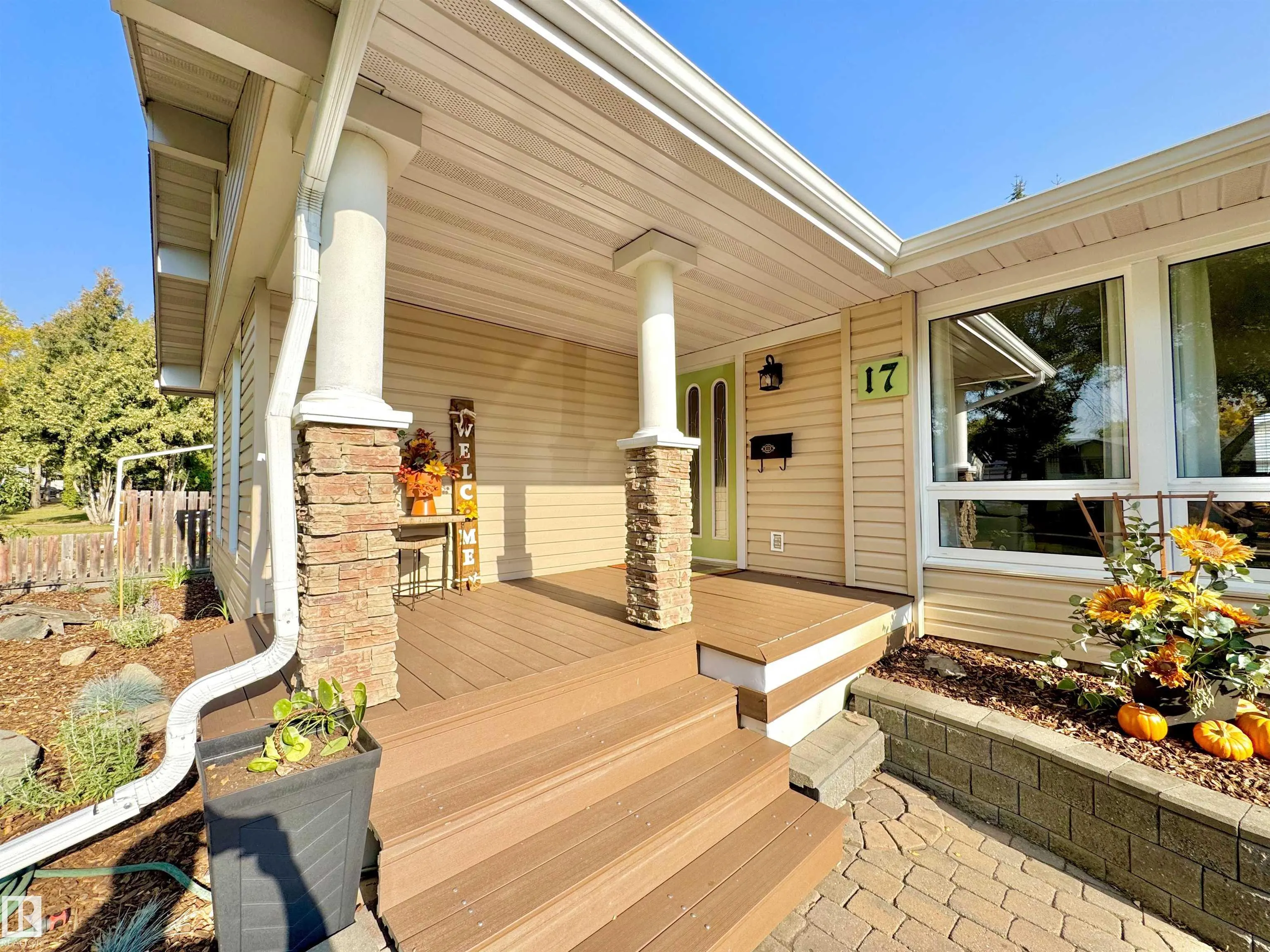 17 LONGVIEW Crescent