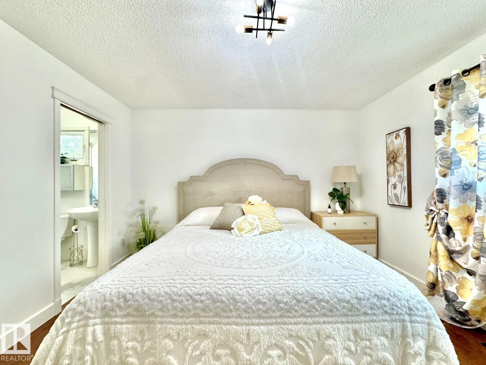 17 LONGVIEW Crescent