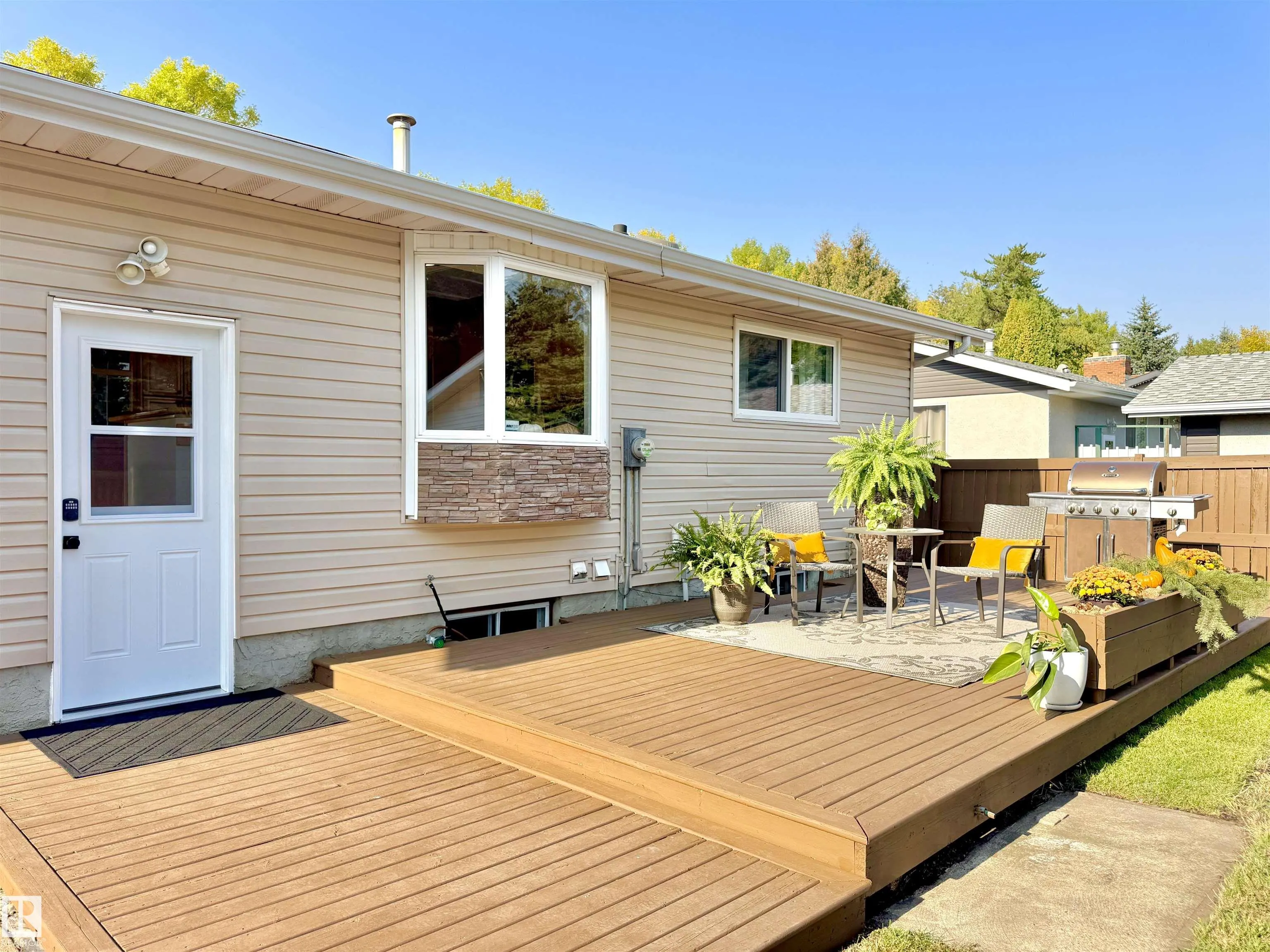 17 LONGVIEW Crescent
