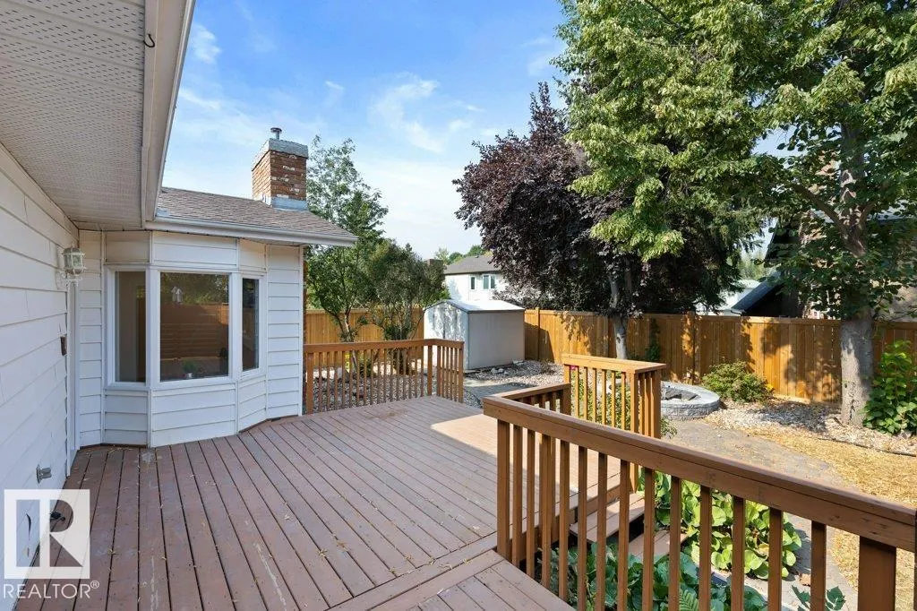 7 PINERIDGE Crescent