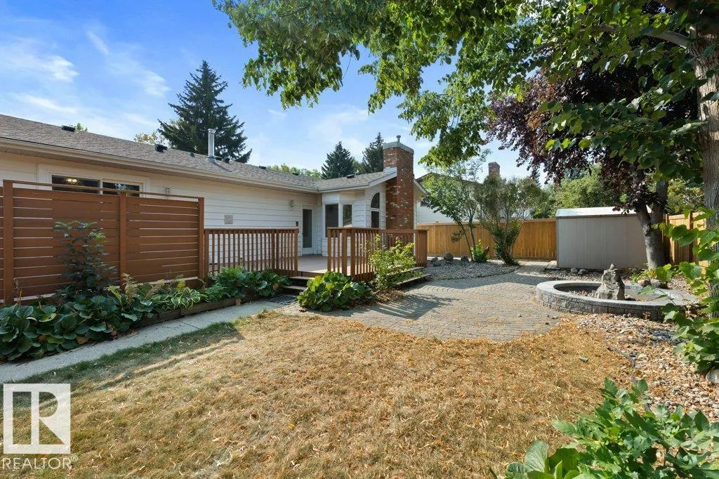 7 PINERIDGE Crescent