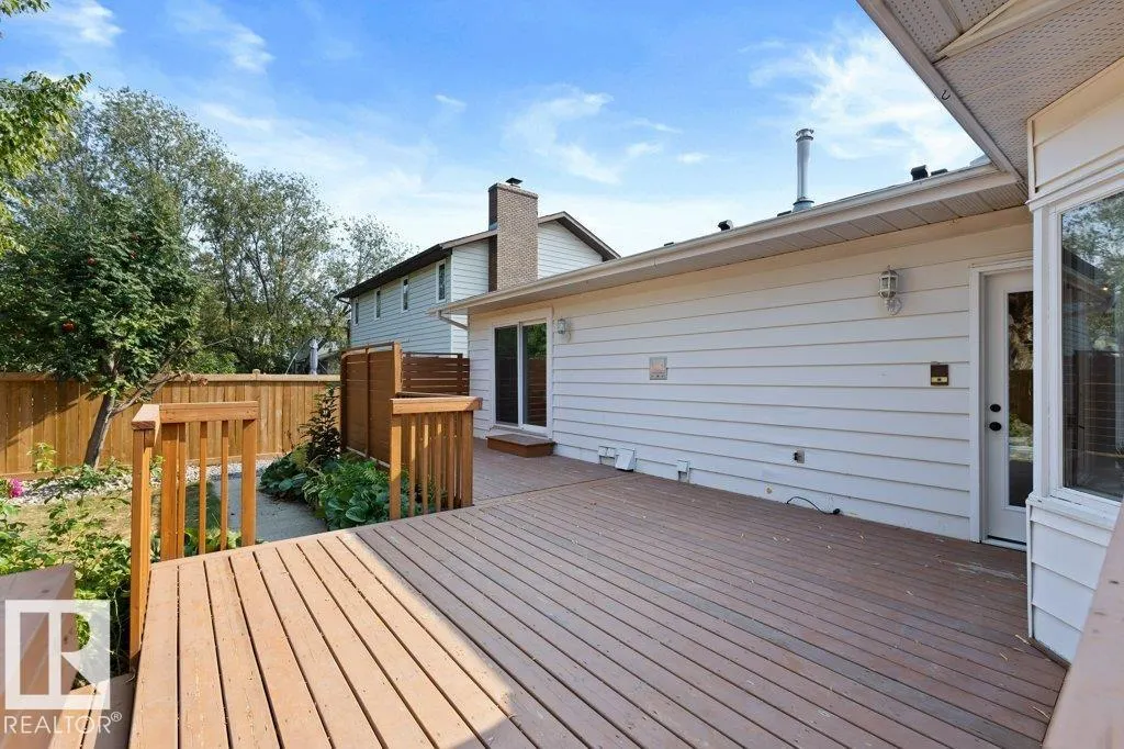 7 PINERIDGE Crescent