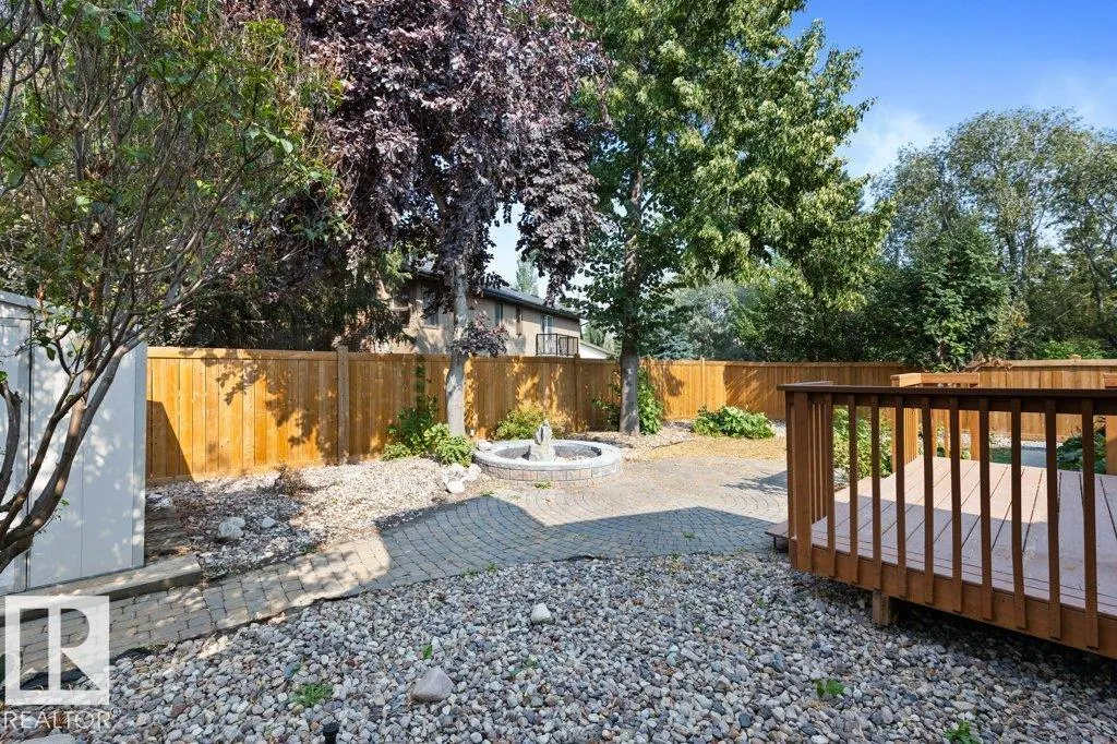 7 PINERIDGE Crescent
