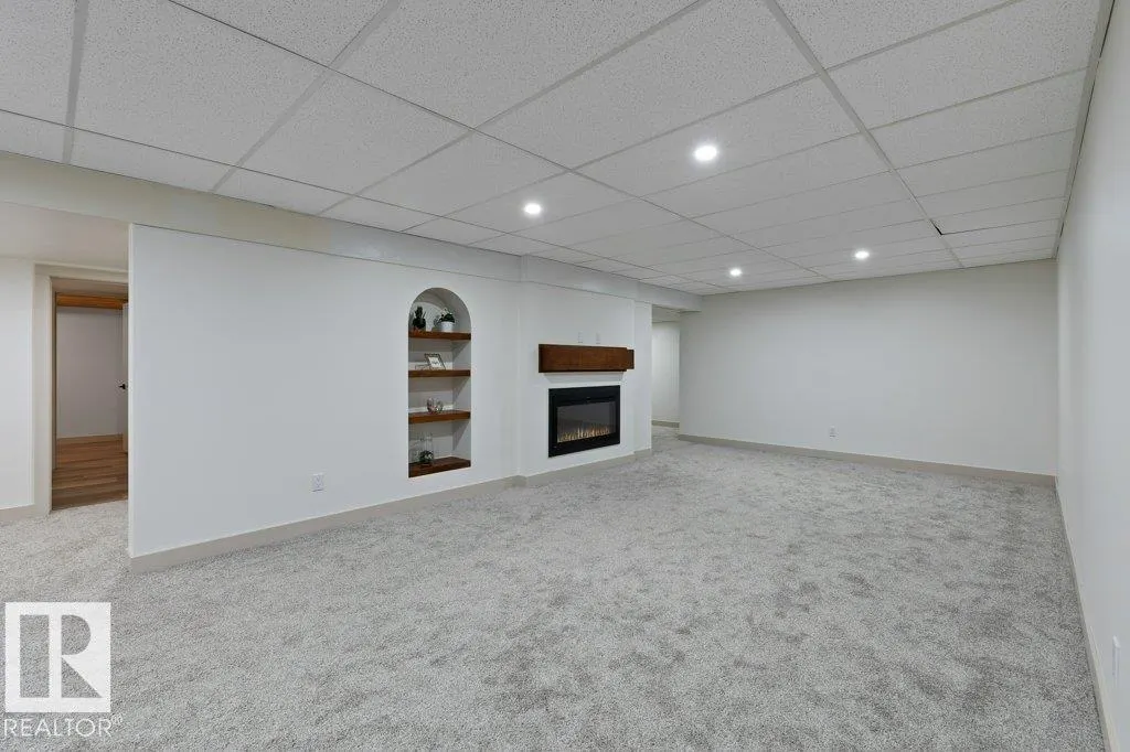 7 PINERIDGE Crescent