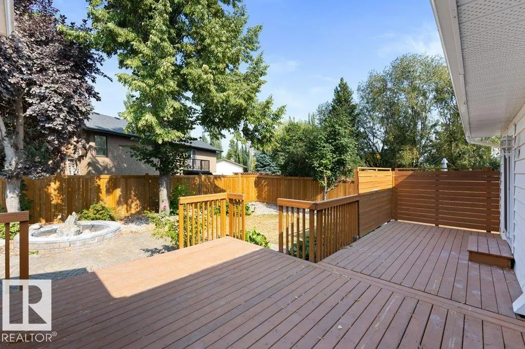 7 PINERIDGE Crescent