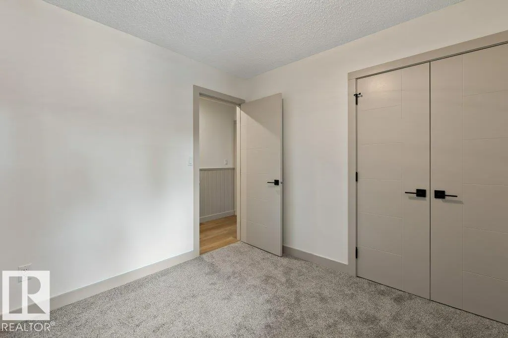 7 PINERIDGE Crescent