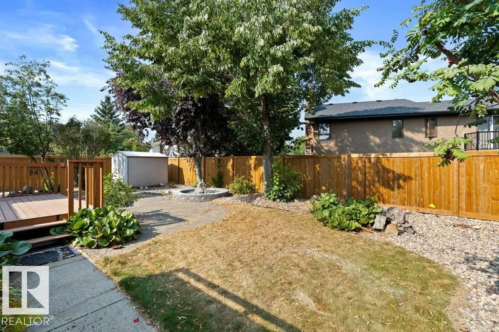 7 PINERIDGE Crescent