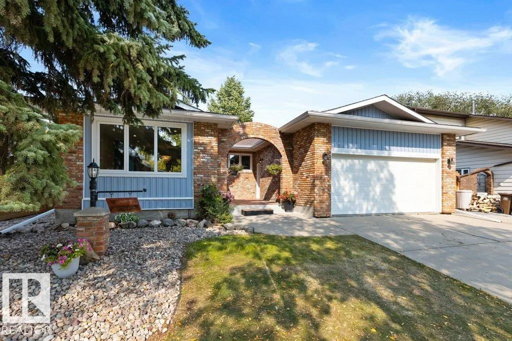 7 PINERIDGE Crescent