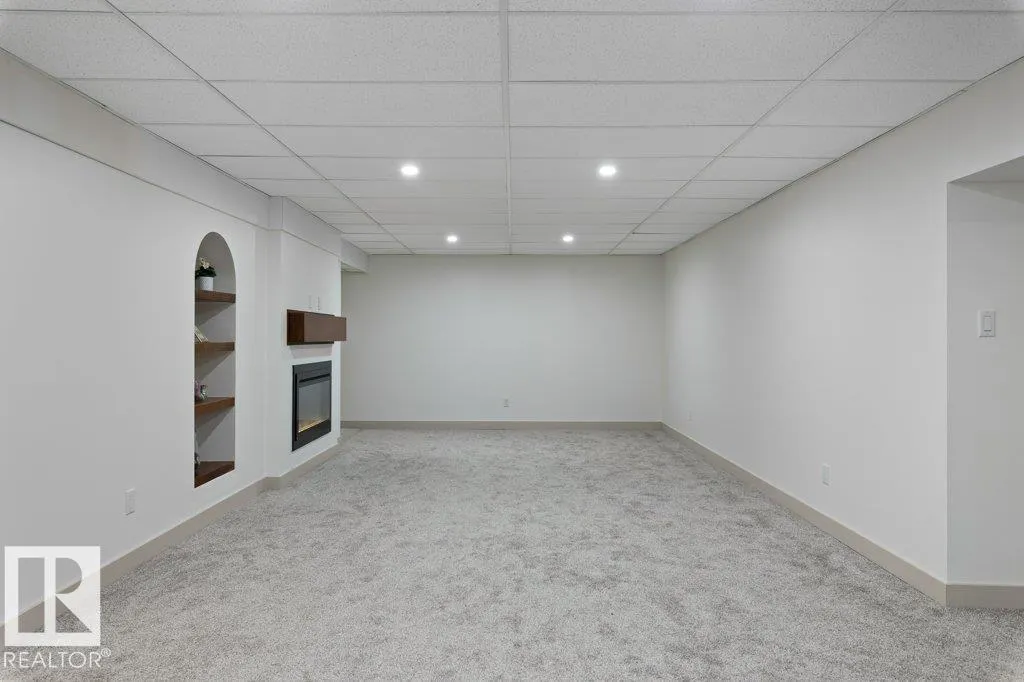 7 PINERIDGE Crescent