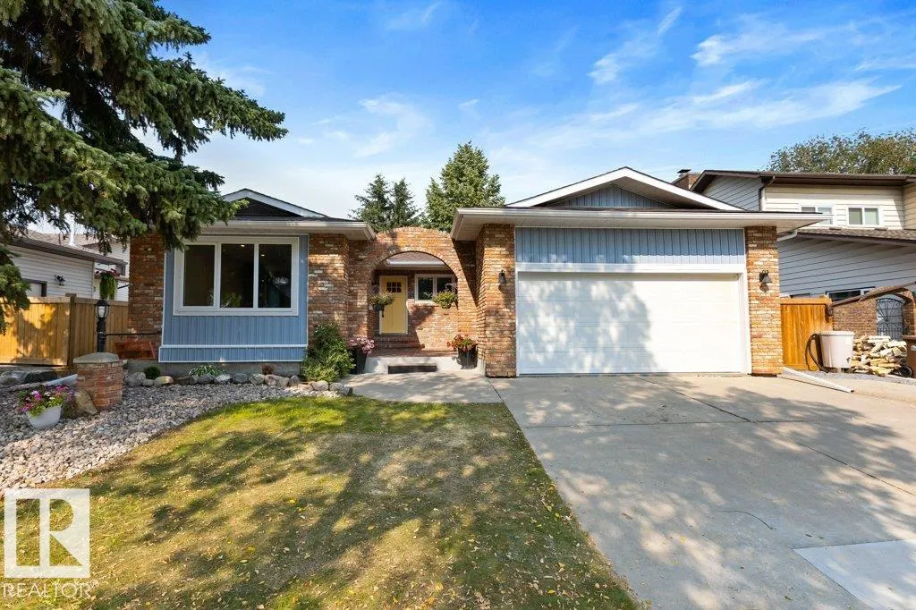 7 PINERIDGE Crescent