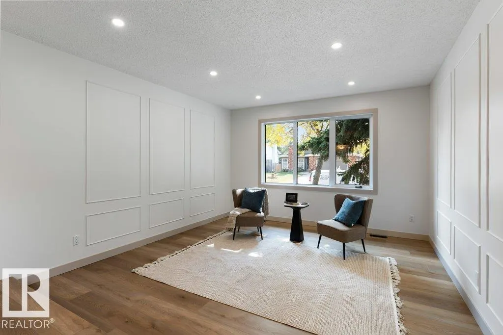 7 PINERIDGE Crescent