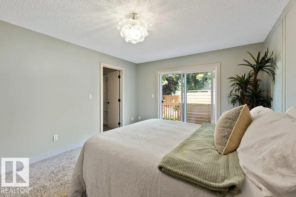 7 PINERIDGE Crescent
