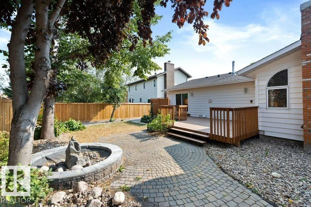 7 PINERIDGE Crescent