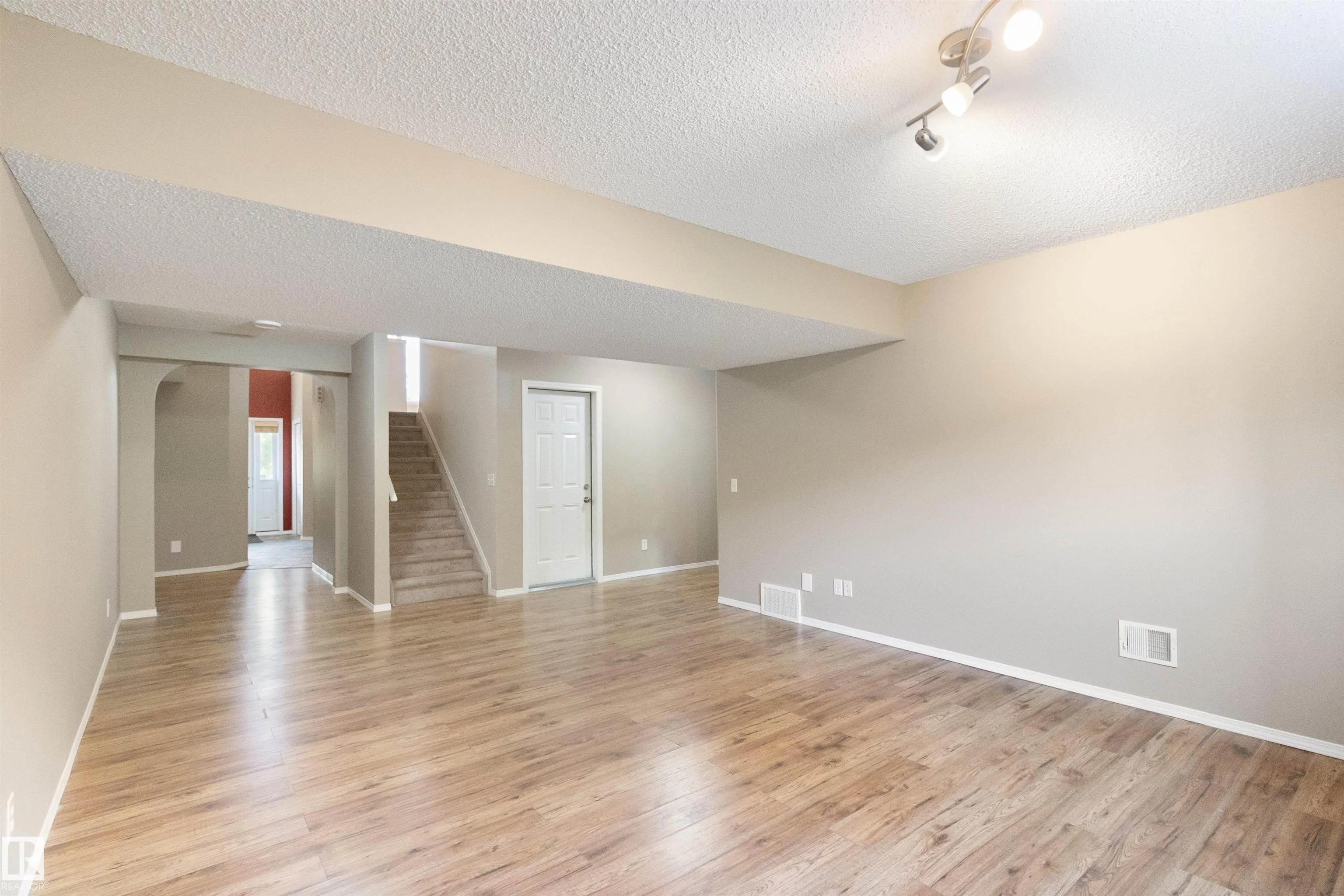 1391 HERMITAGE Road