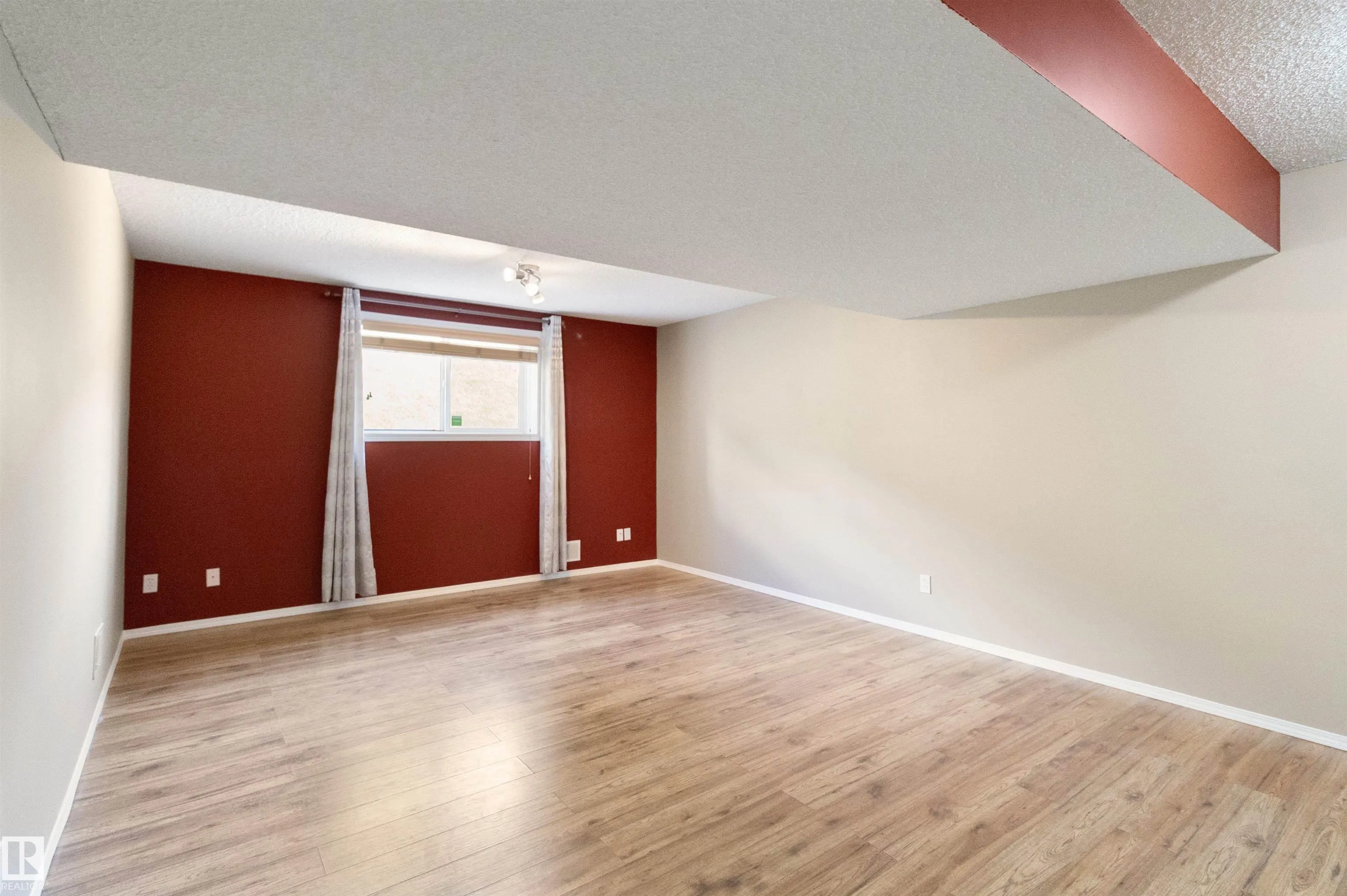 1391 HERMITAGE Road
