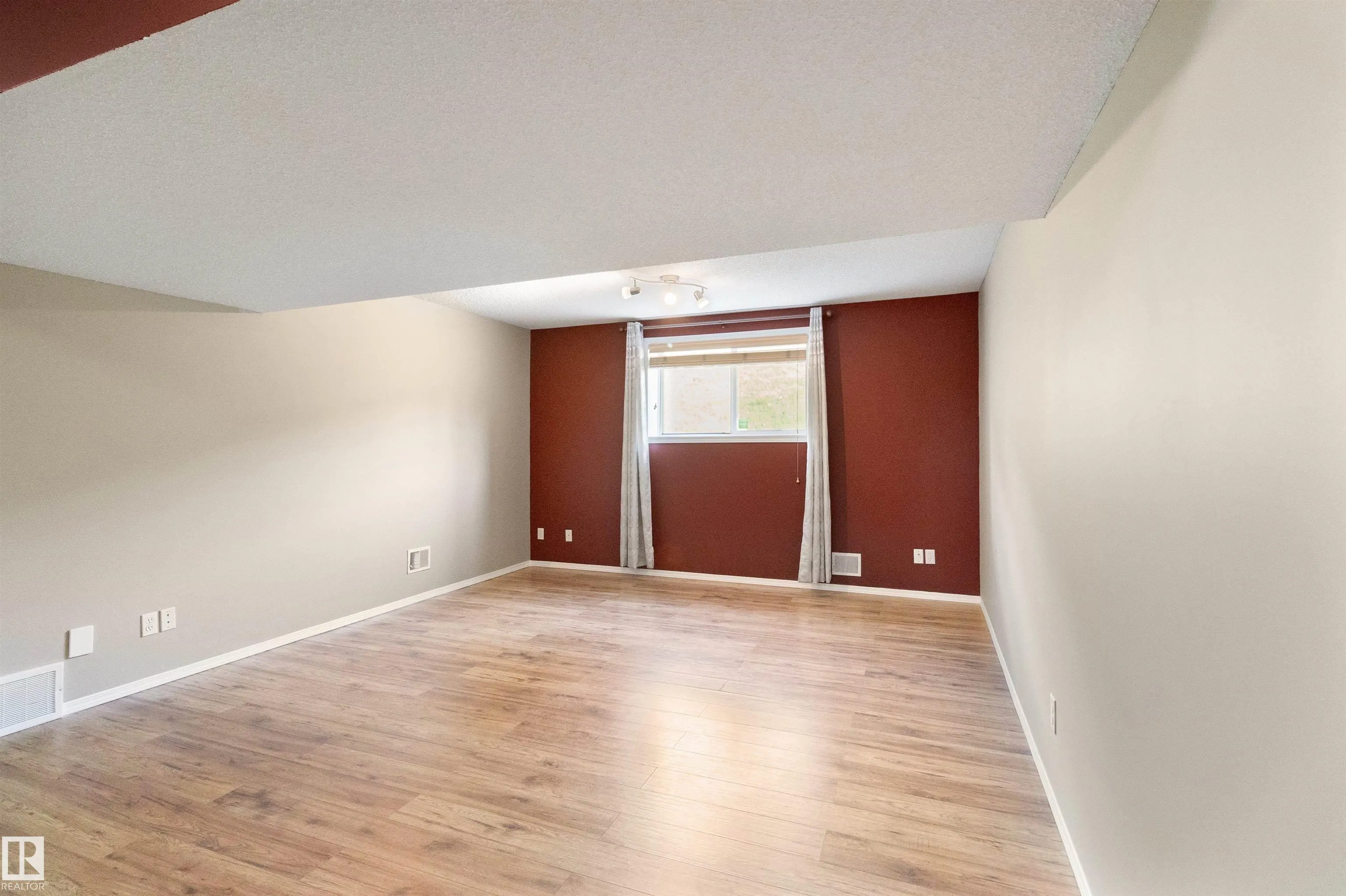1391 HERMITAGE Road