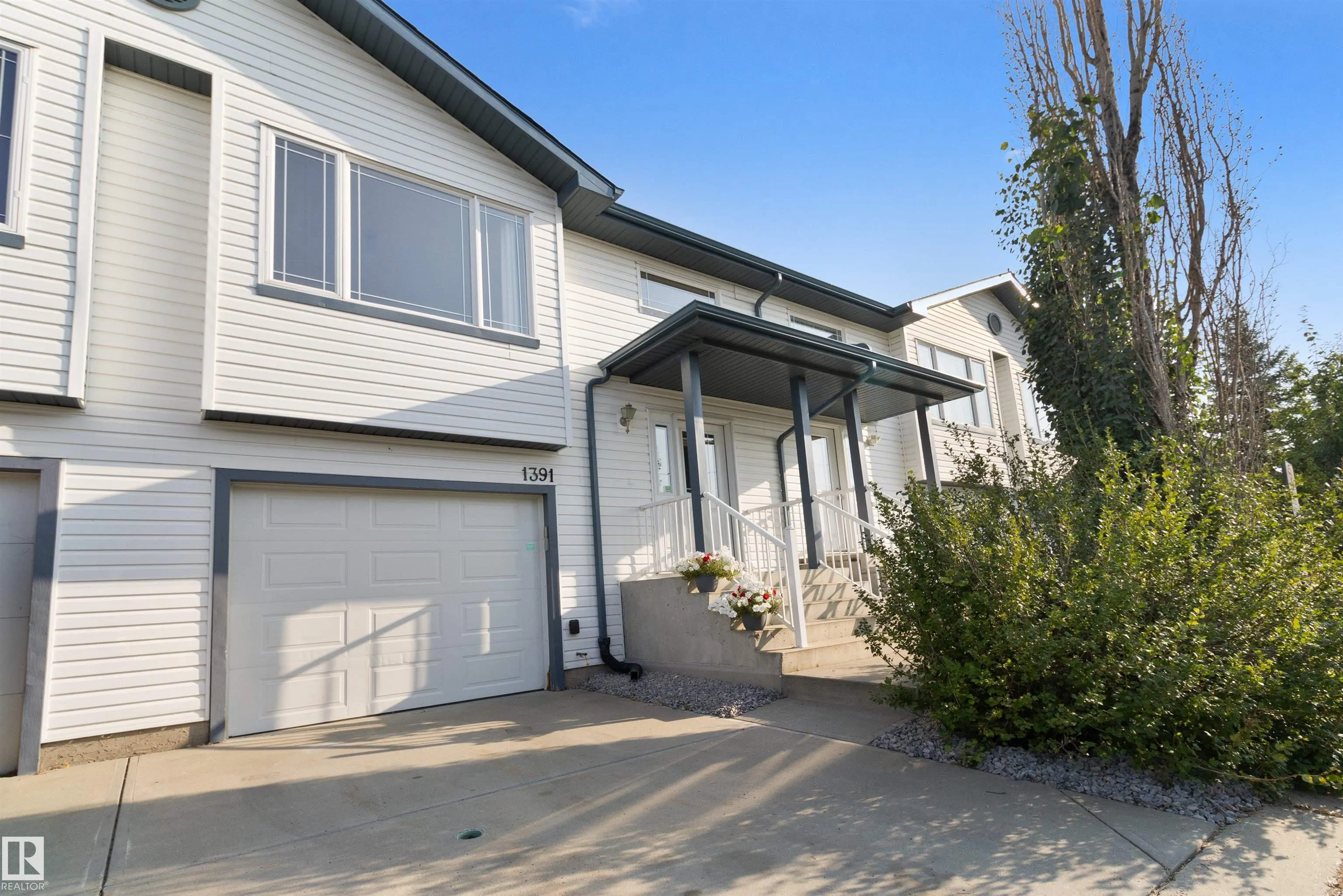1391 HERMITAGE Road