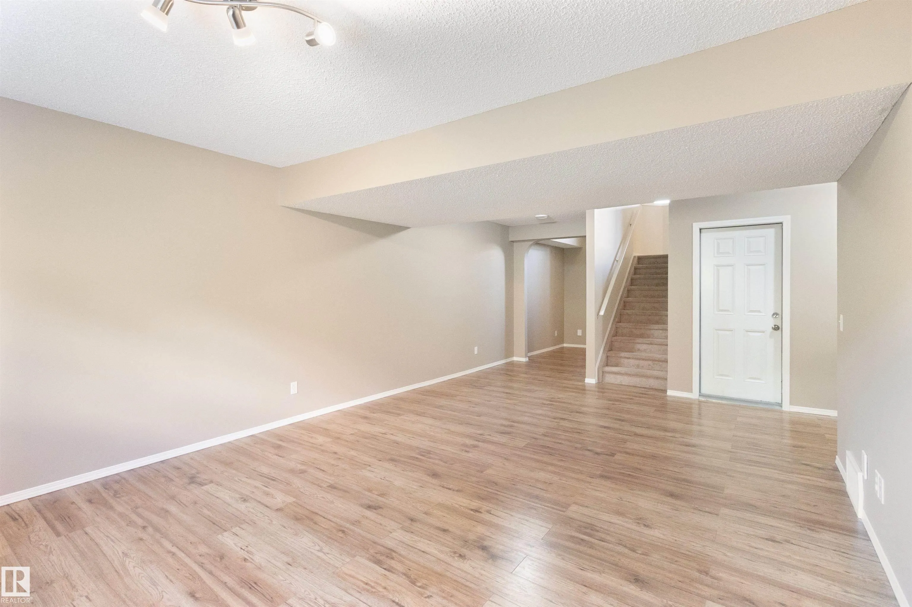 1391 HERMITAGE Road