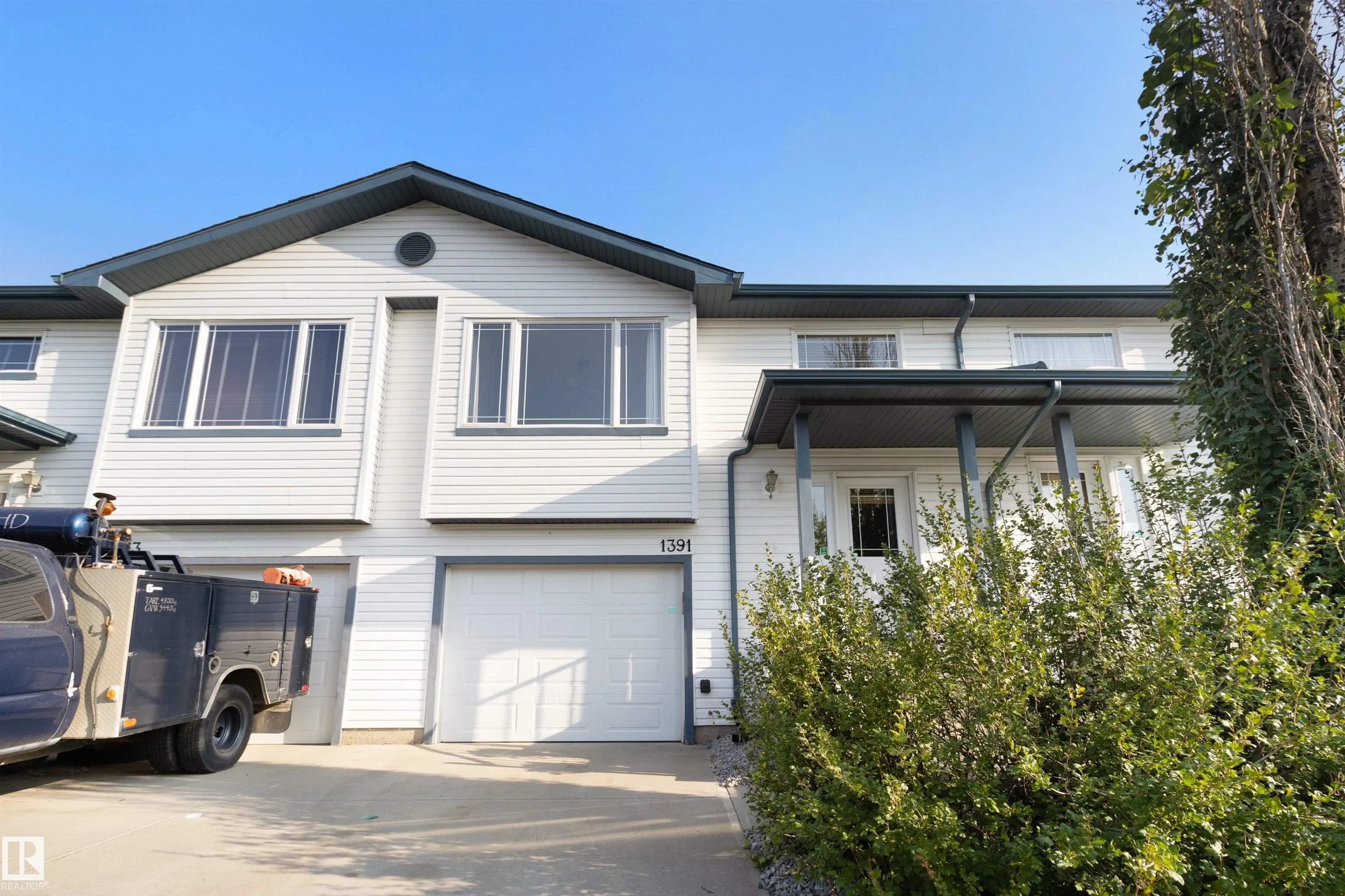 1391 HERMITAGE Road