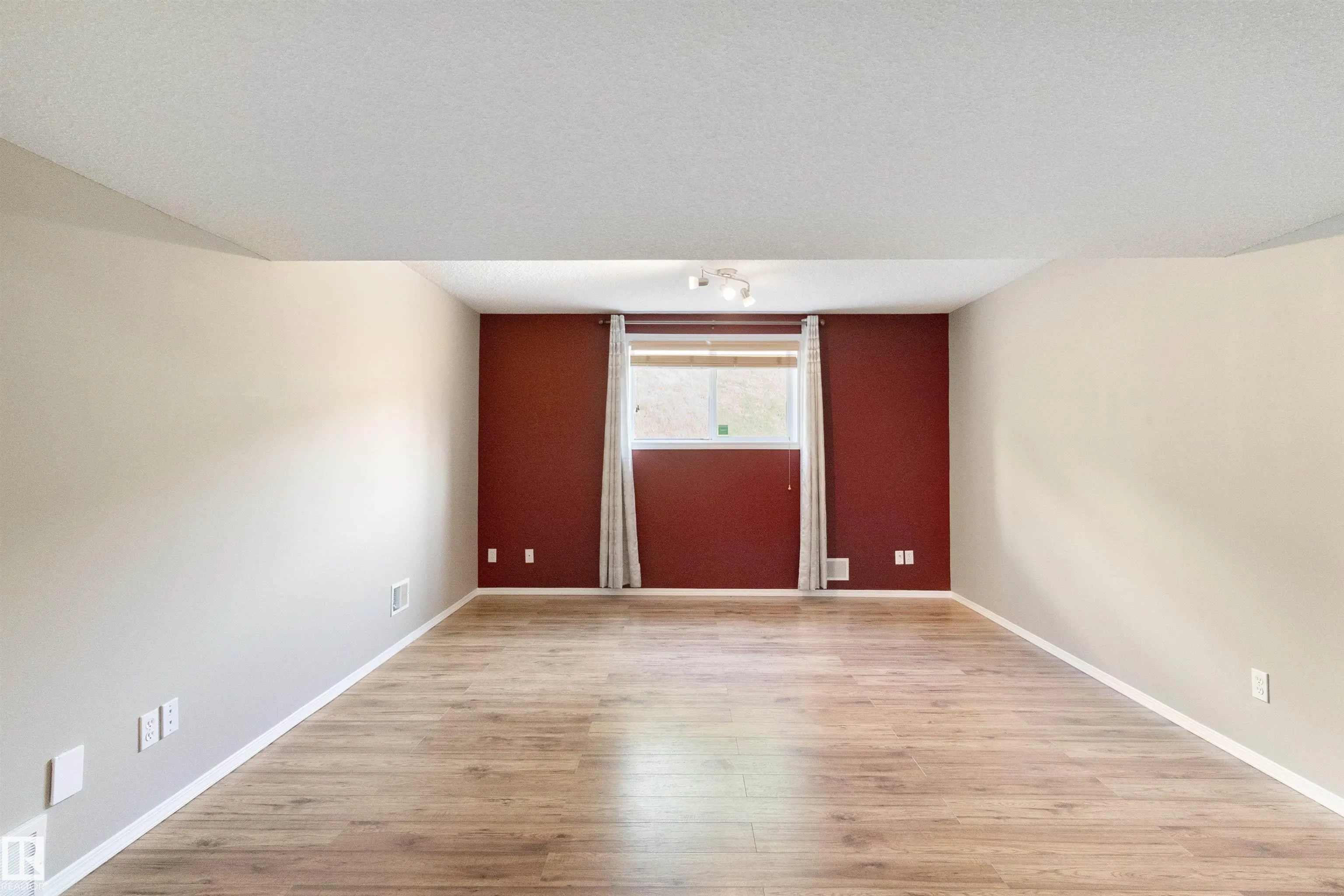 1391 HERMITAGE Road