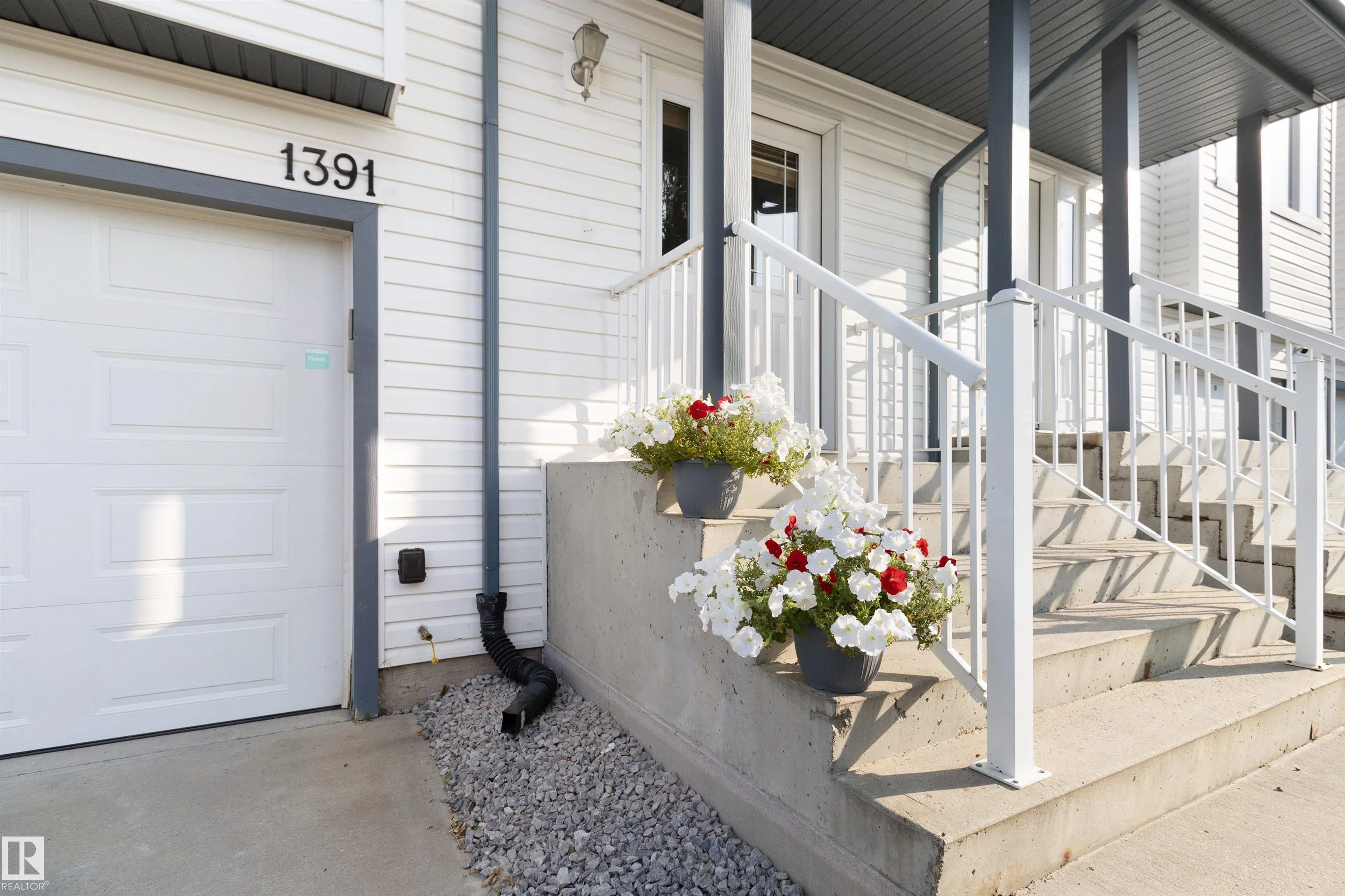 1391 HERMITAGE Road