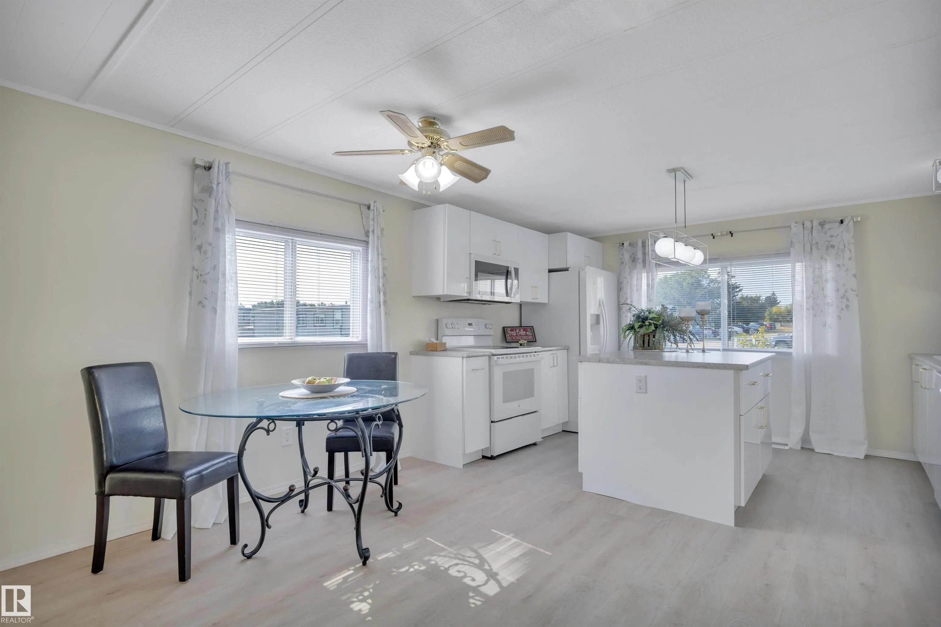 46 Calmar Mobile Home Park