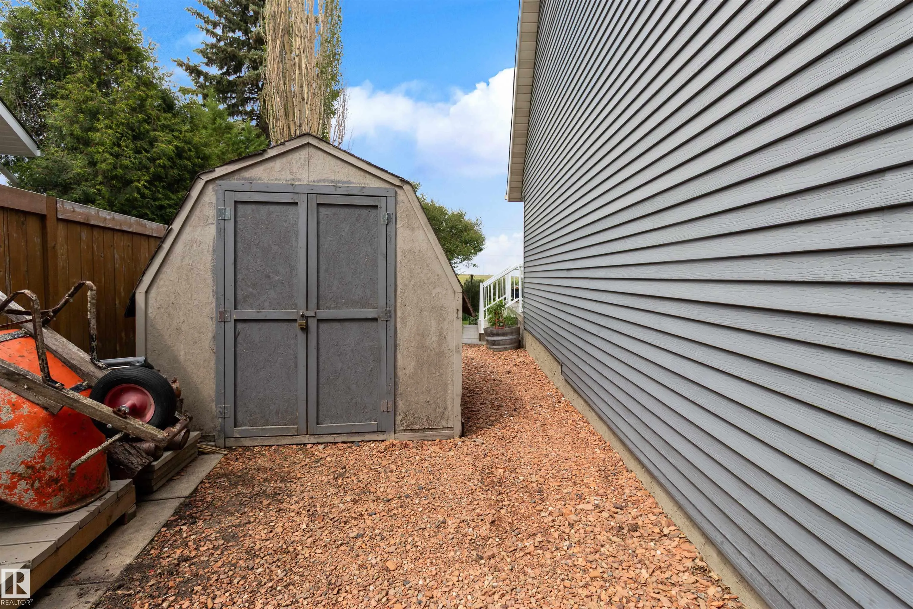 433 VILLAGE Drive