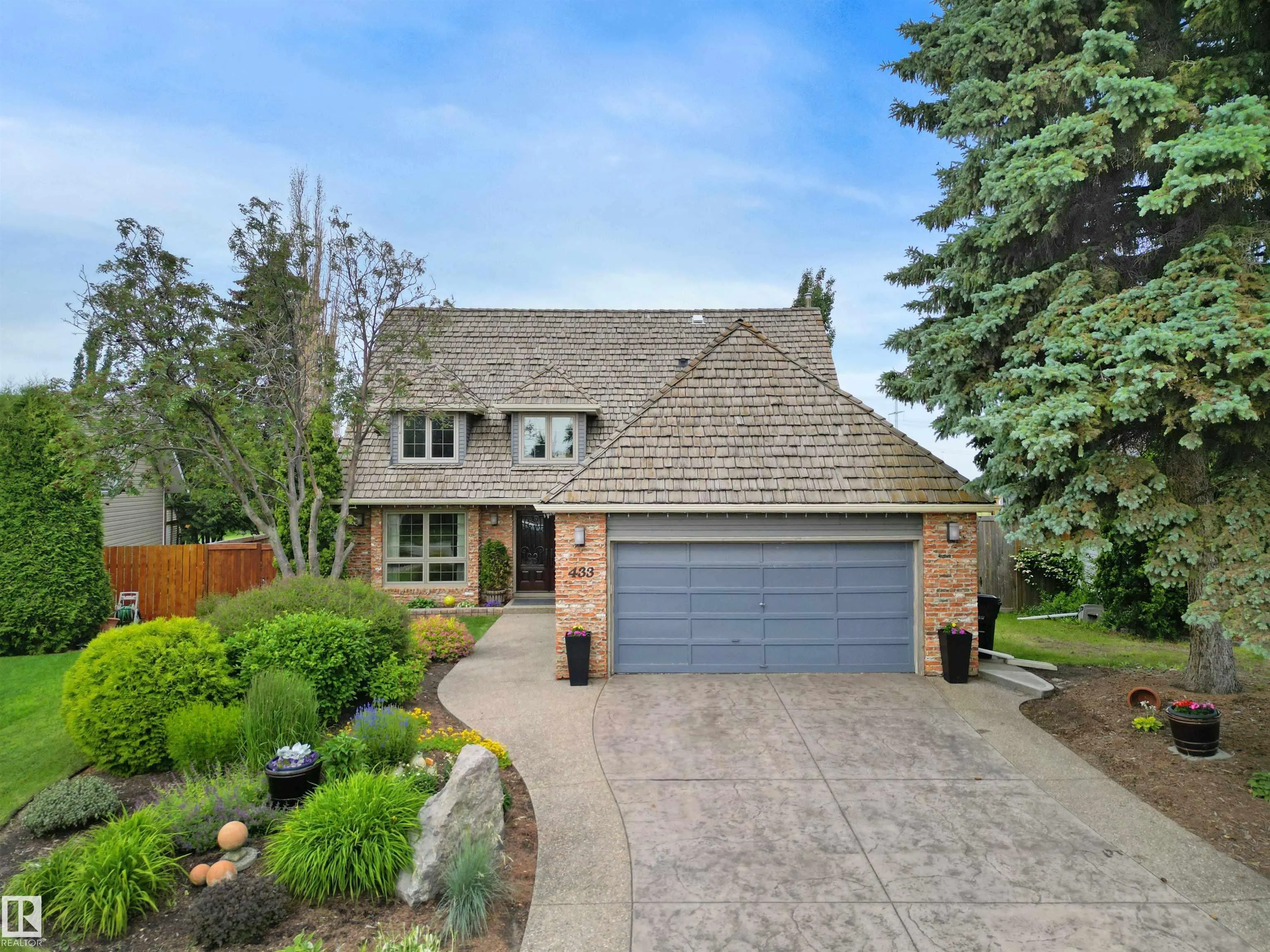 433 VILLAGE Drive