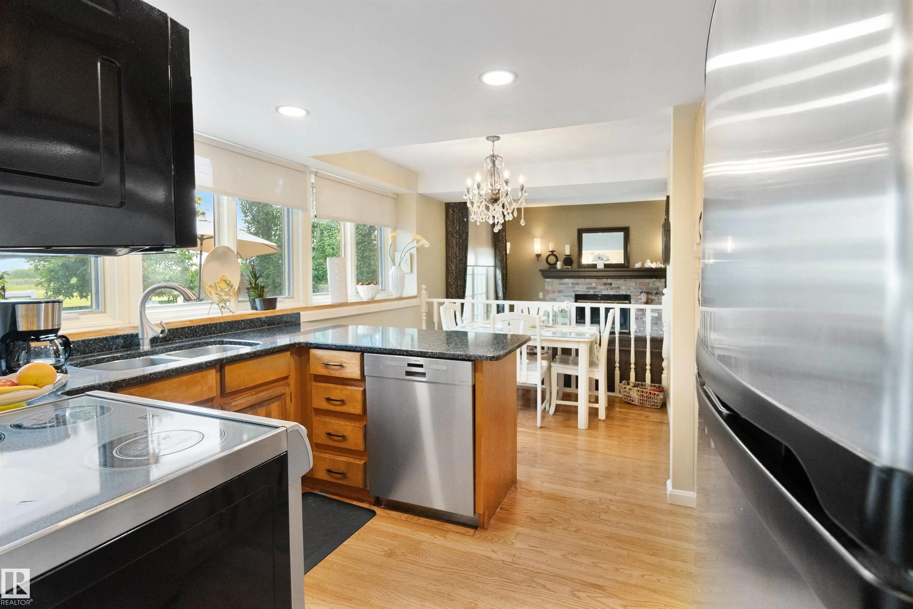 433 VILLAGE Drive