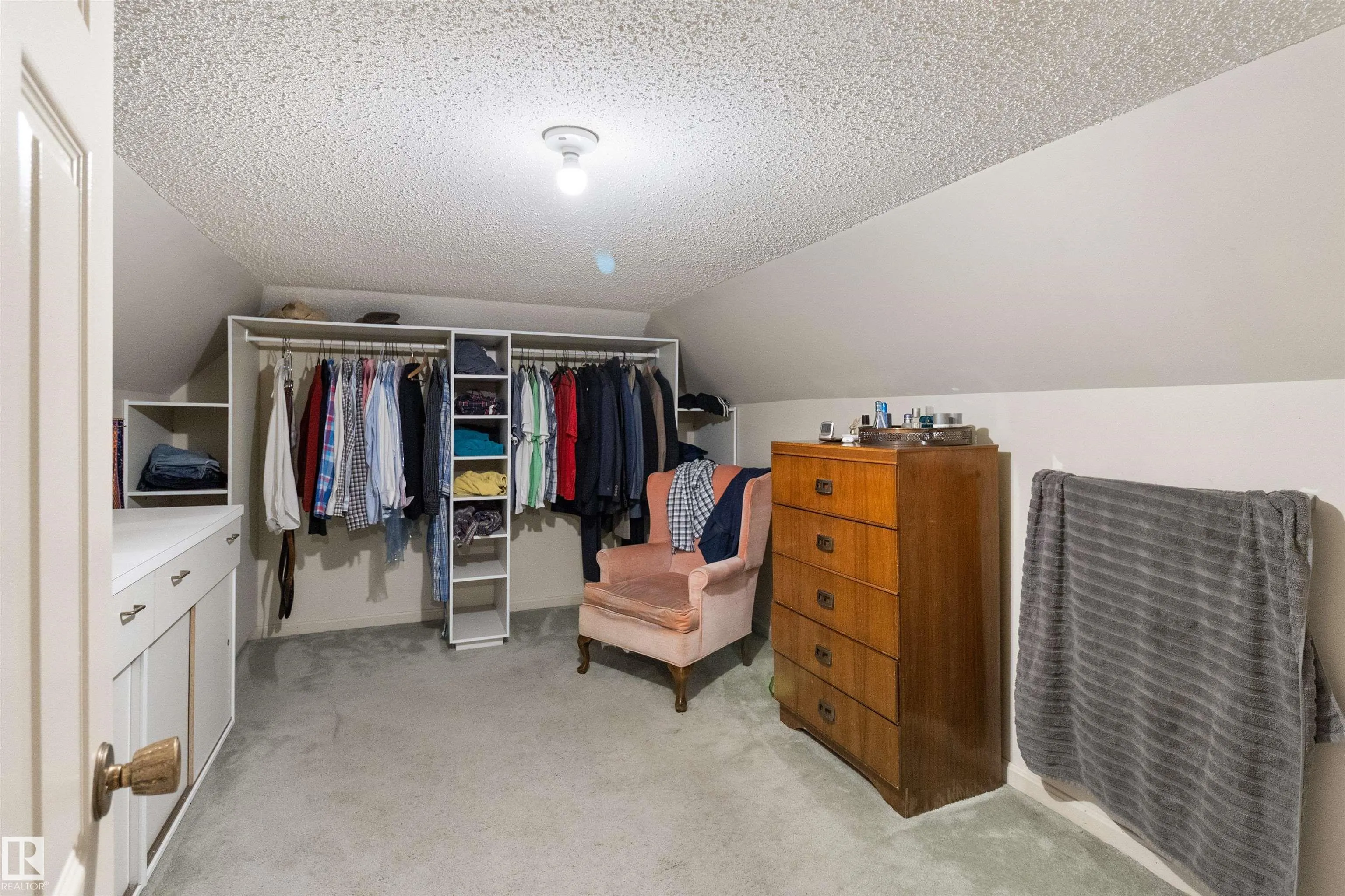 433 VILLAGE Drive