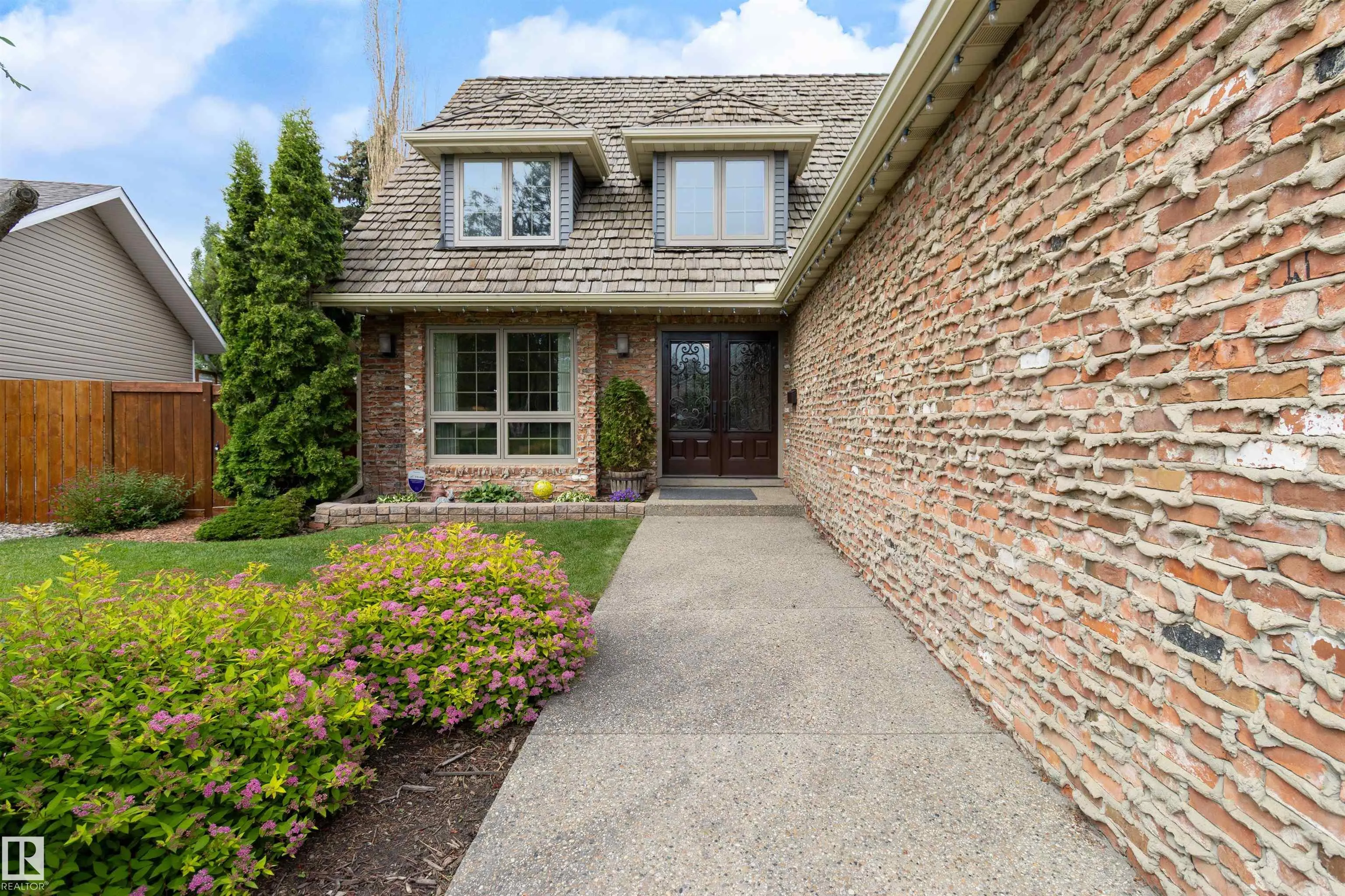 433 VILLAGE Drive