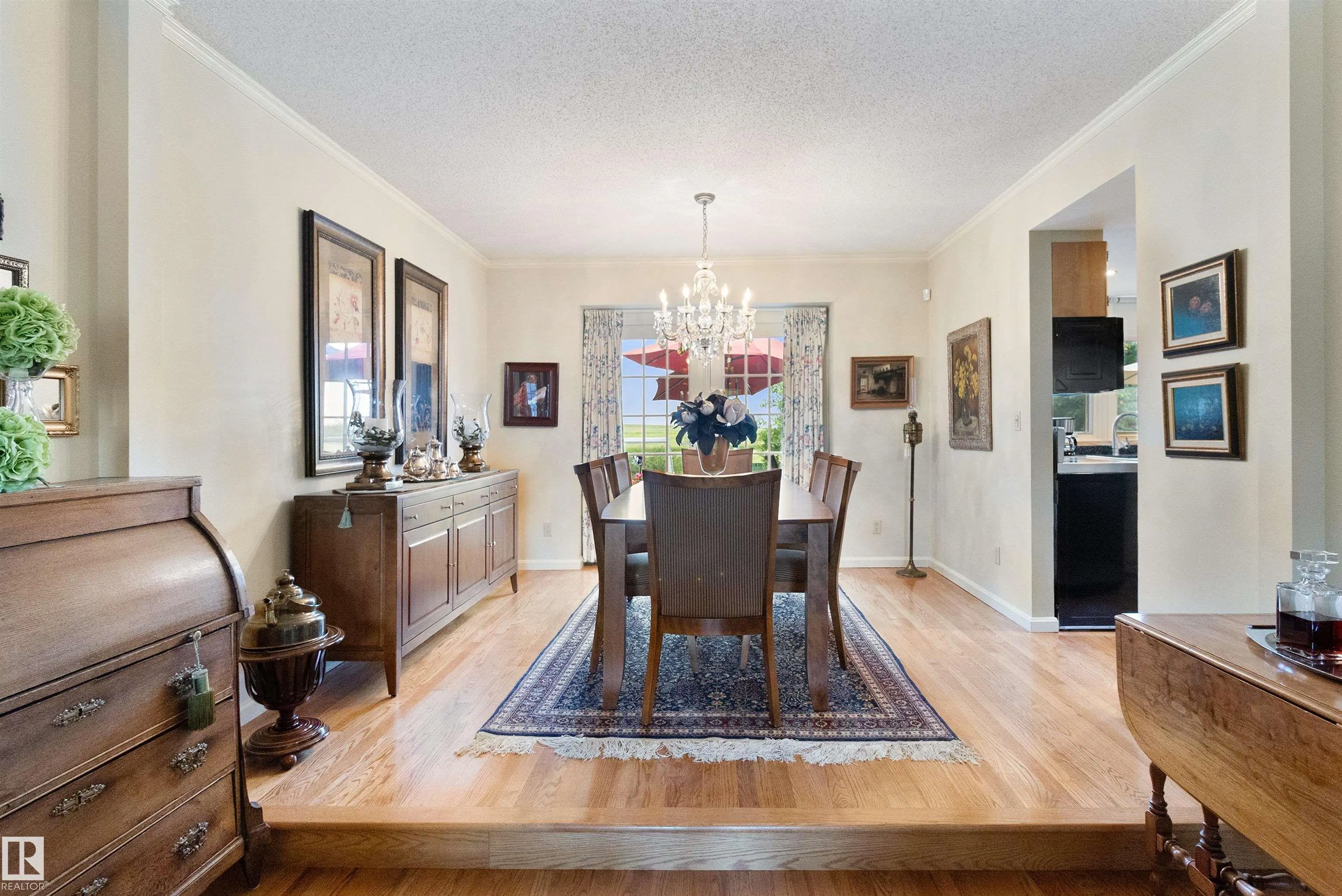 433 VILLAGE Drive