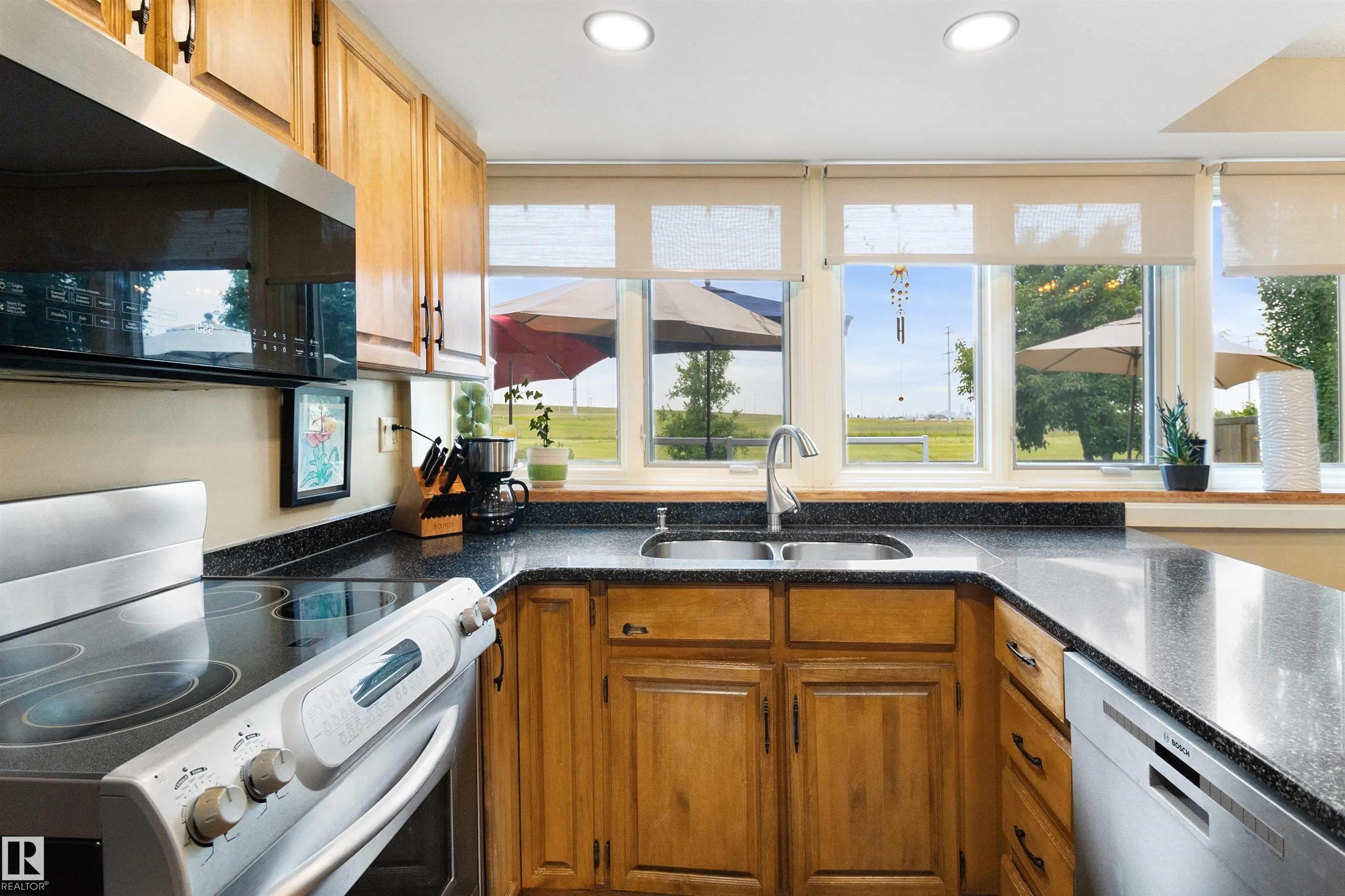 433 VILLAGE Drive