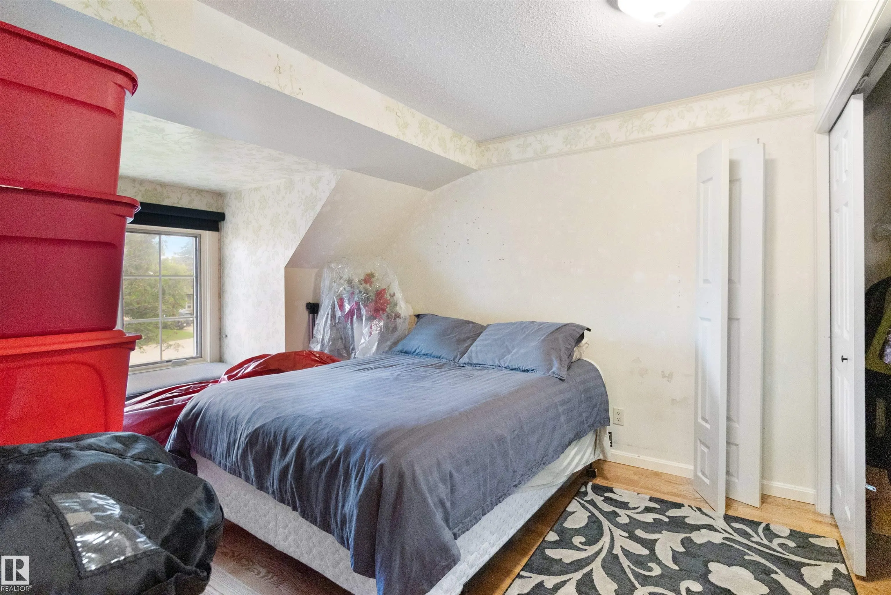 433 VILLAGE Drive