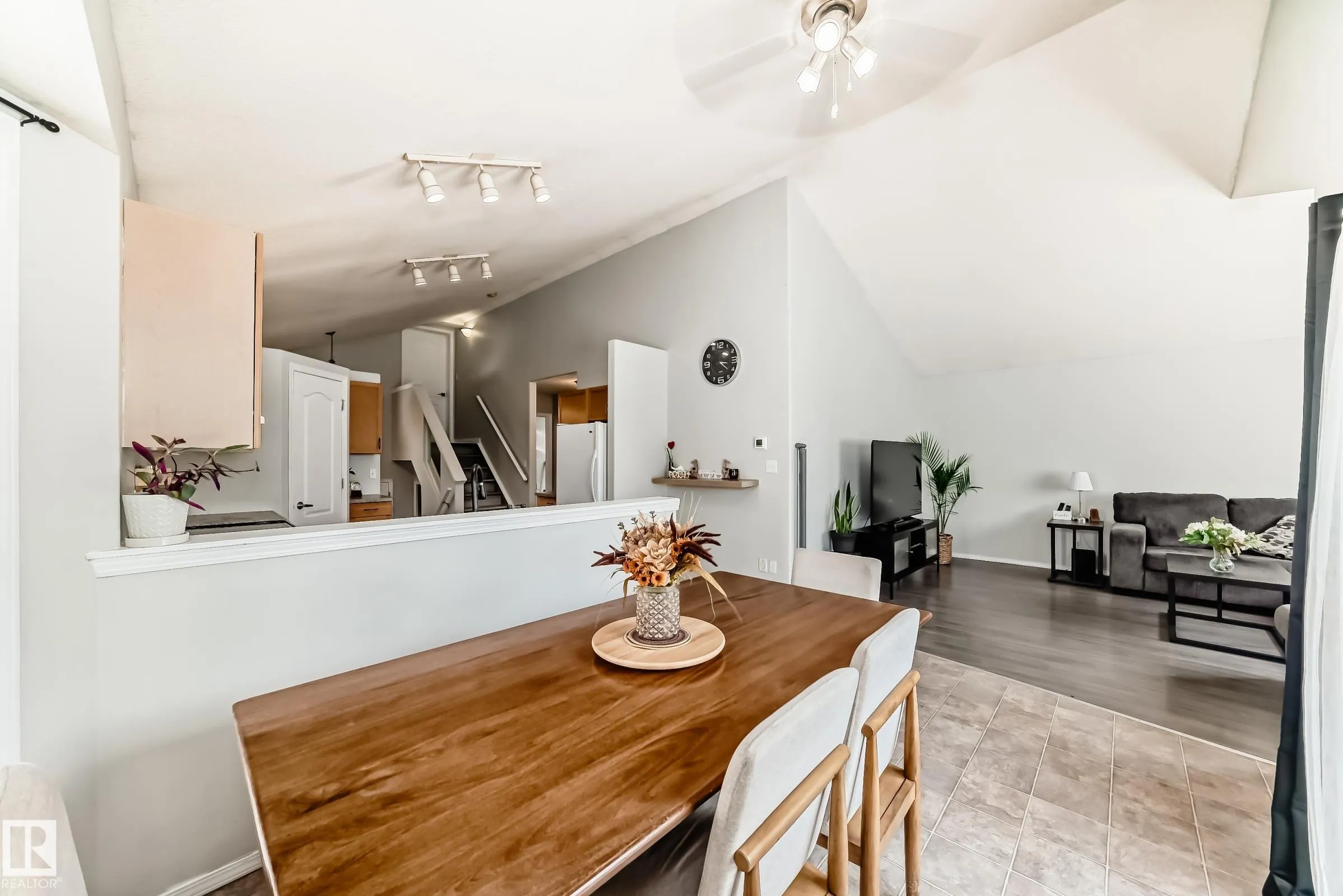 56 BONIN Crescent