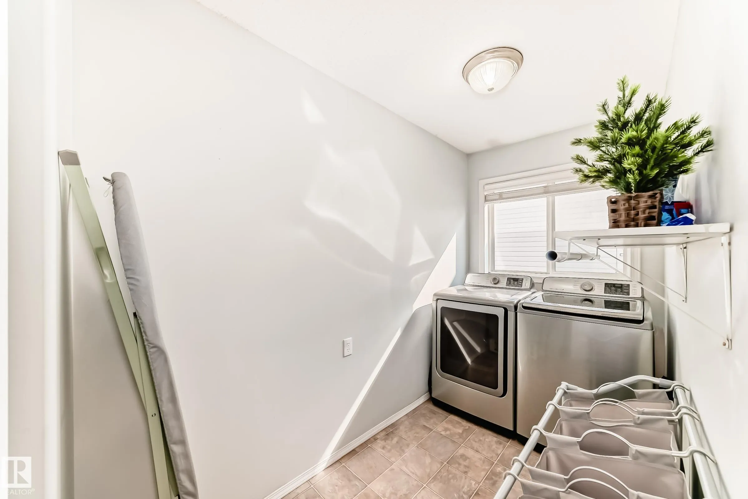 56 BONIN Crescent