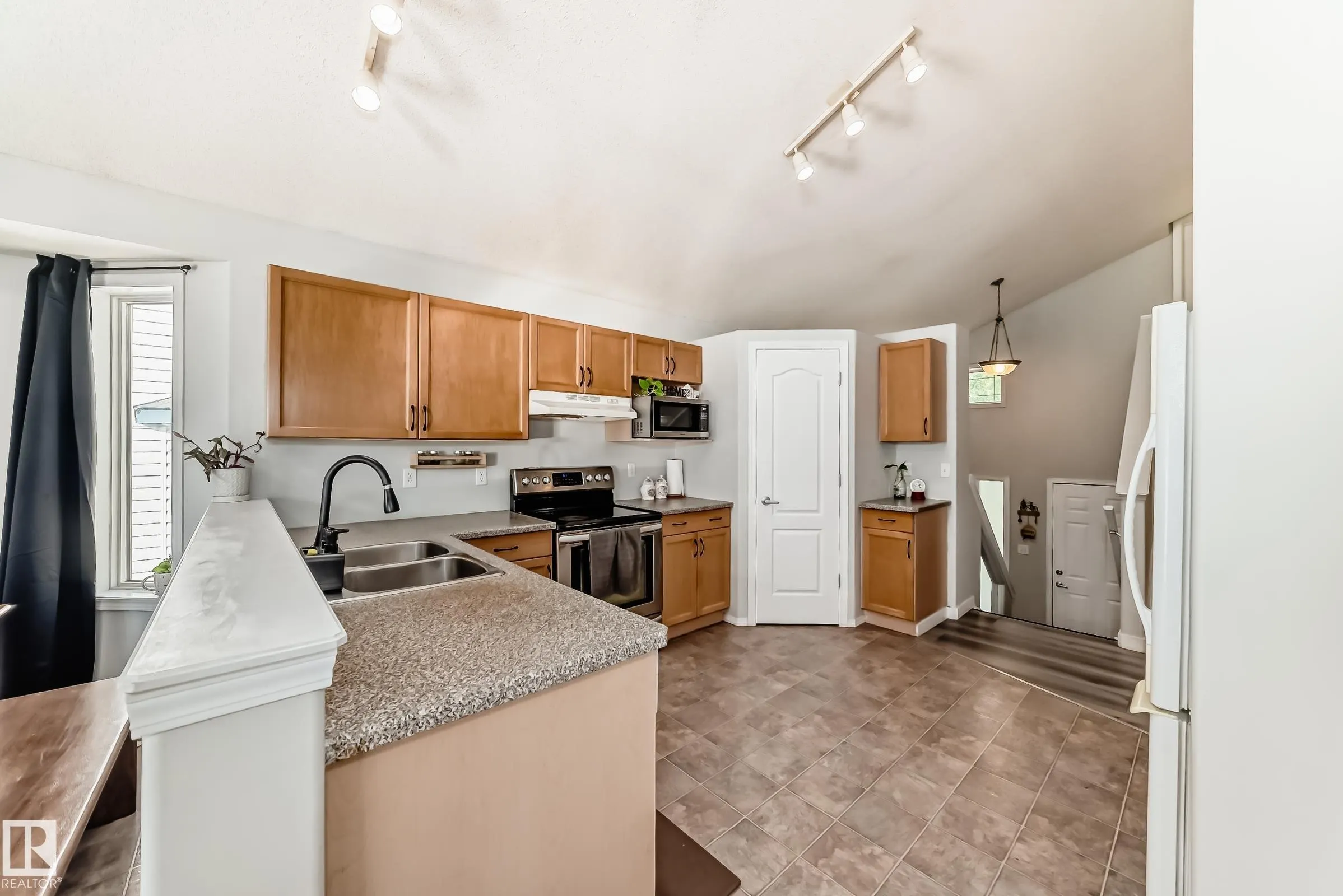 56 BONIN Crescent