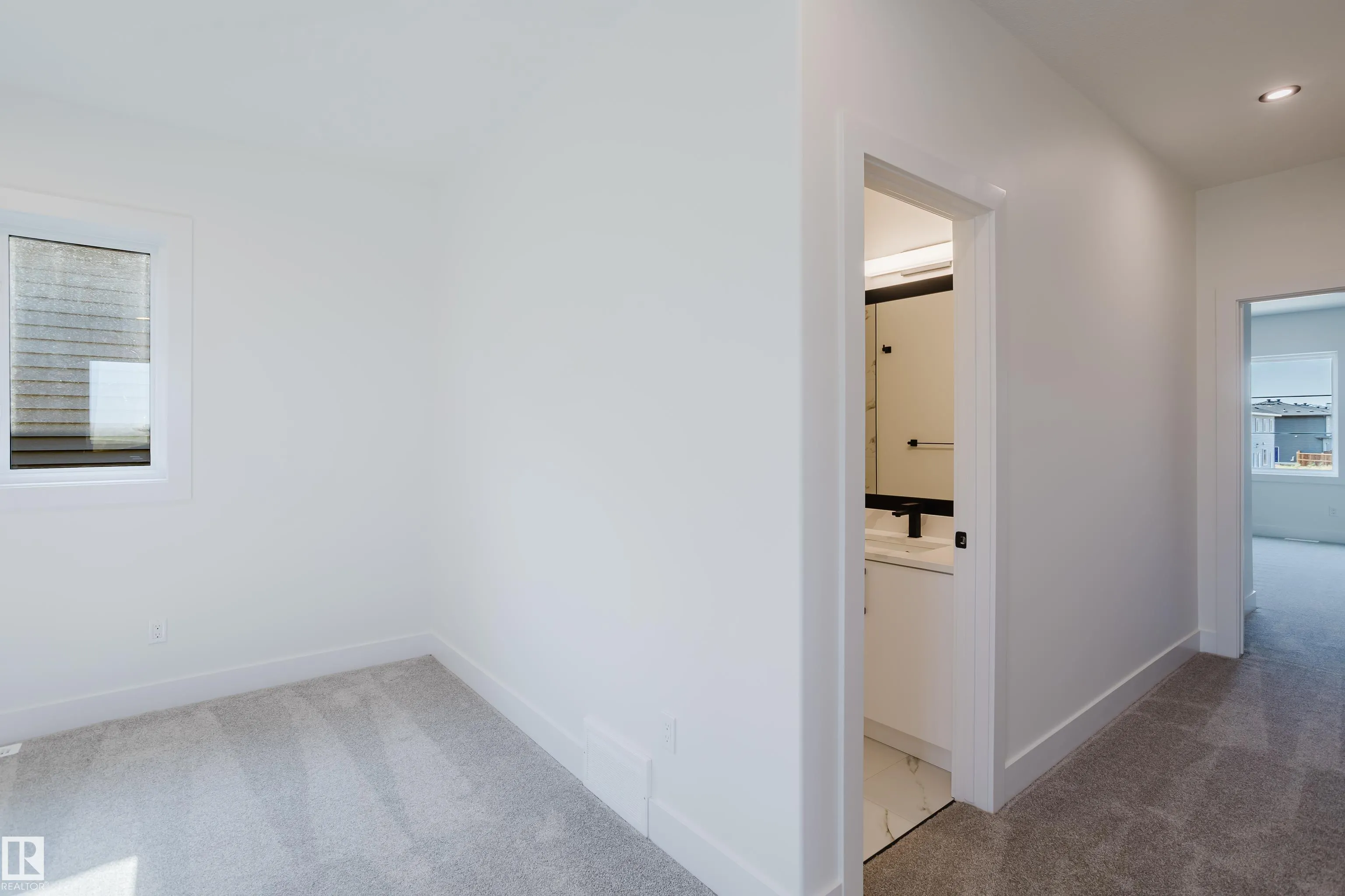 55 RENWYCK Place