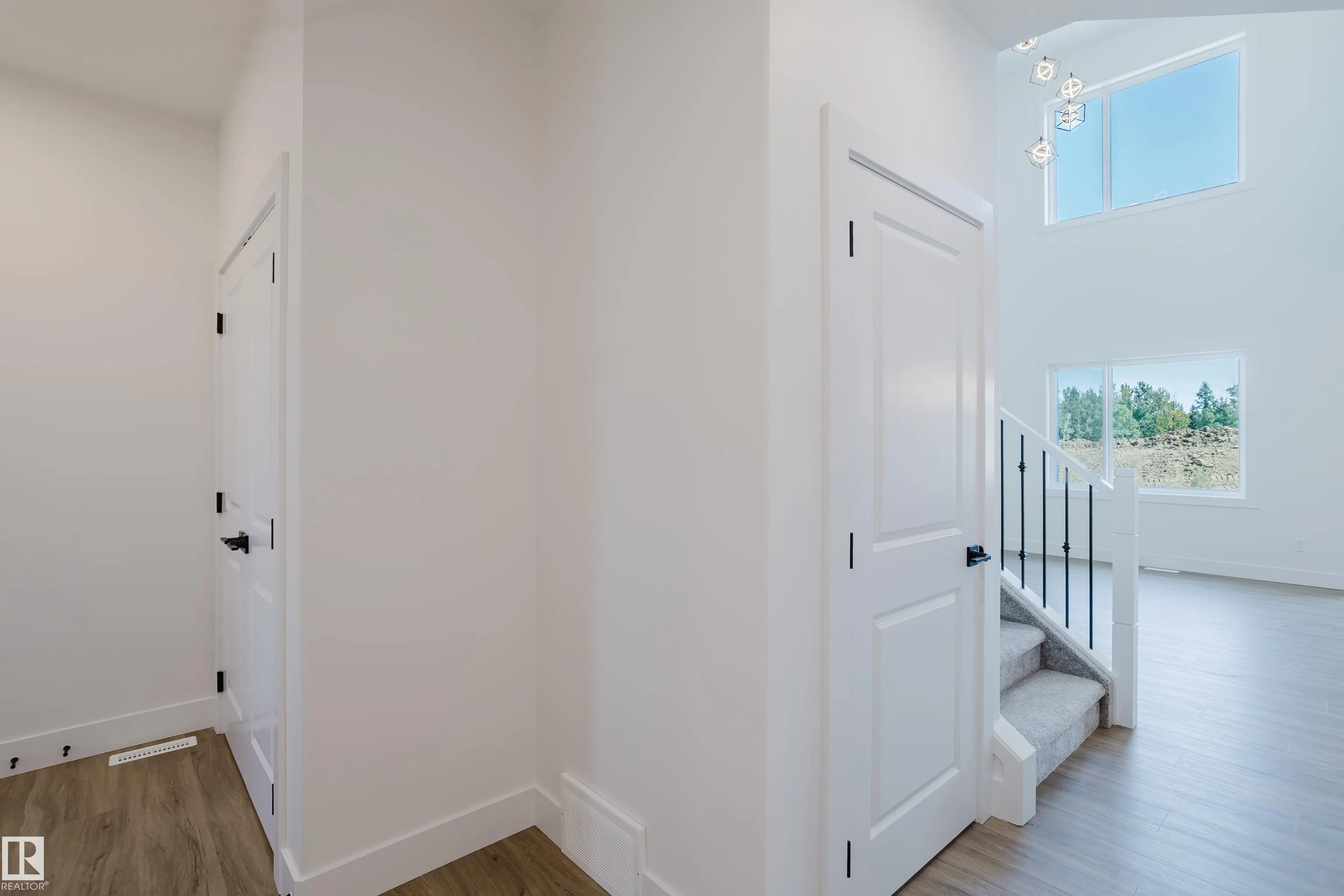 55 RENWYCK Place