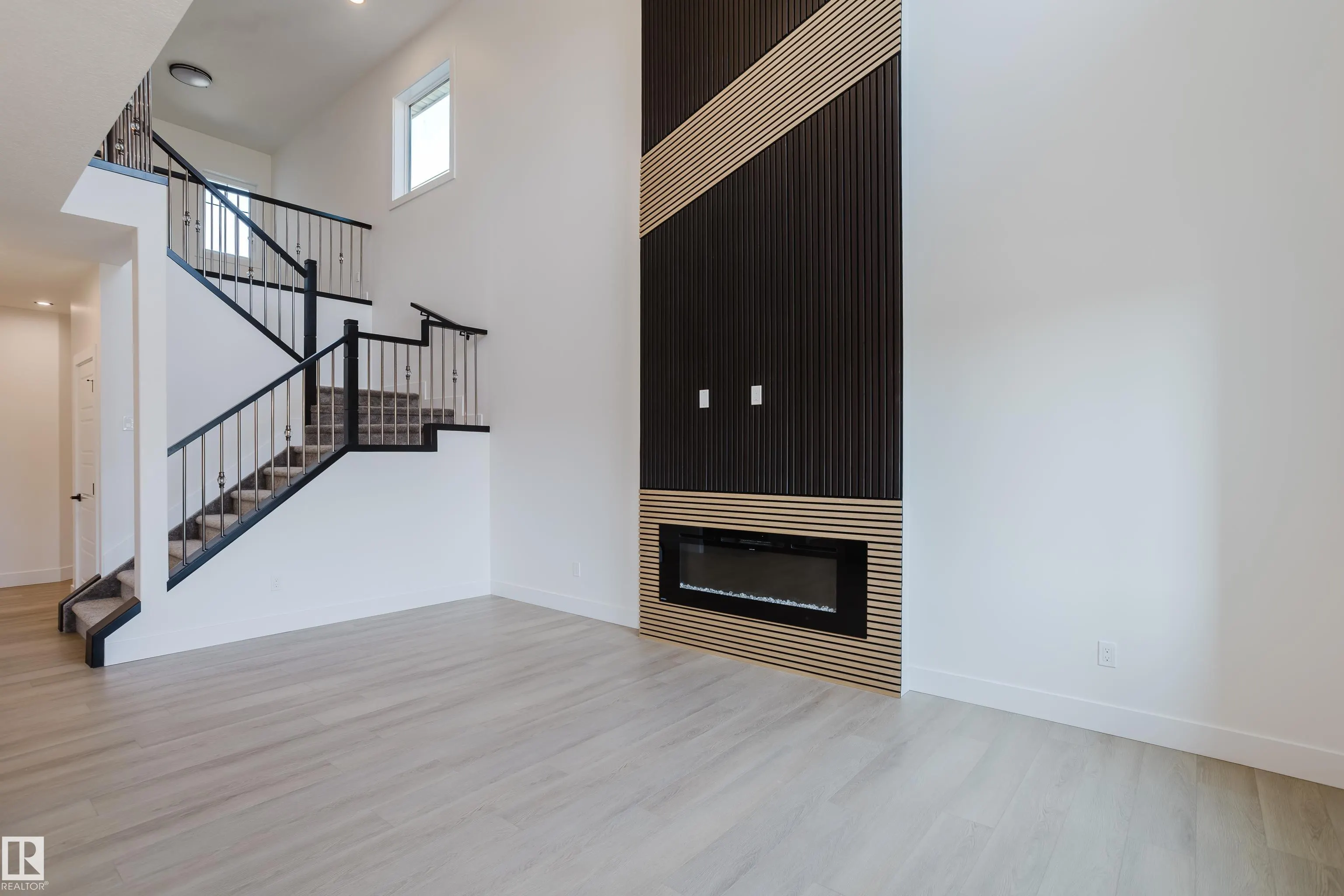 51 RENWYCK Place